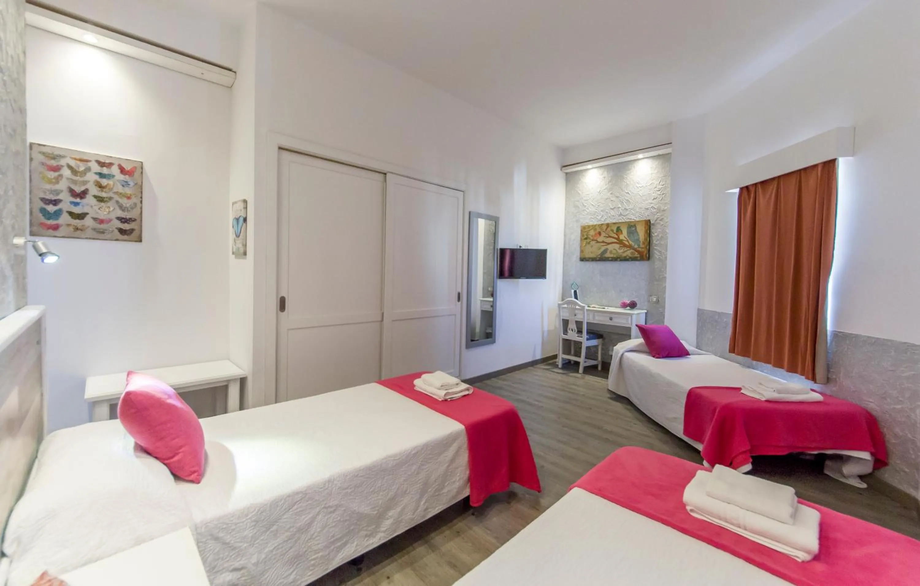 Photo of the whole room, Bed in Hotel Sun Holidays