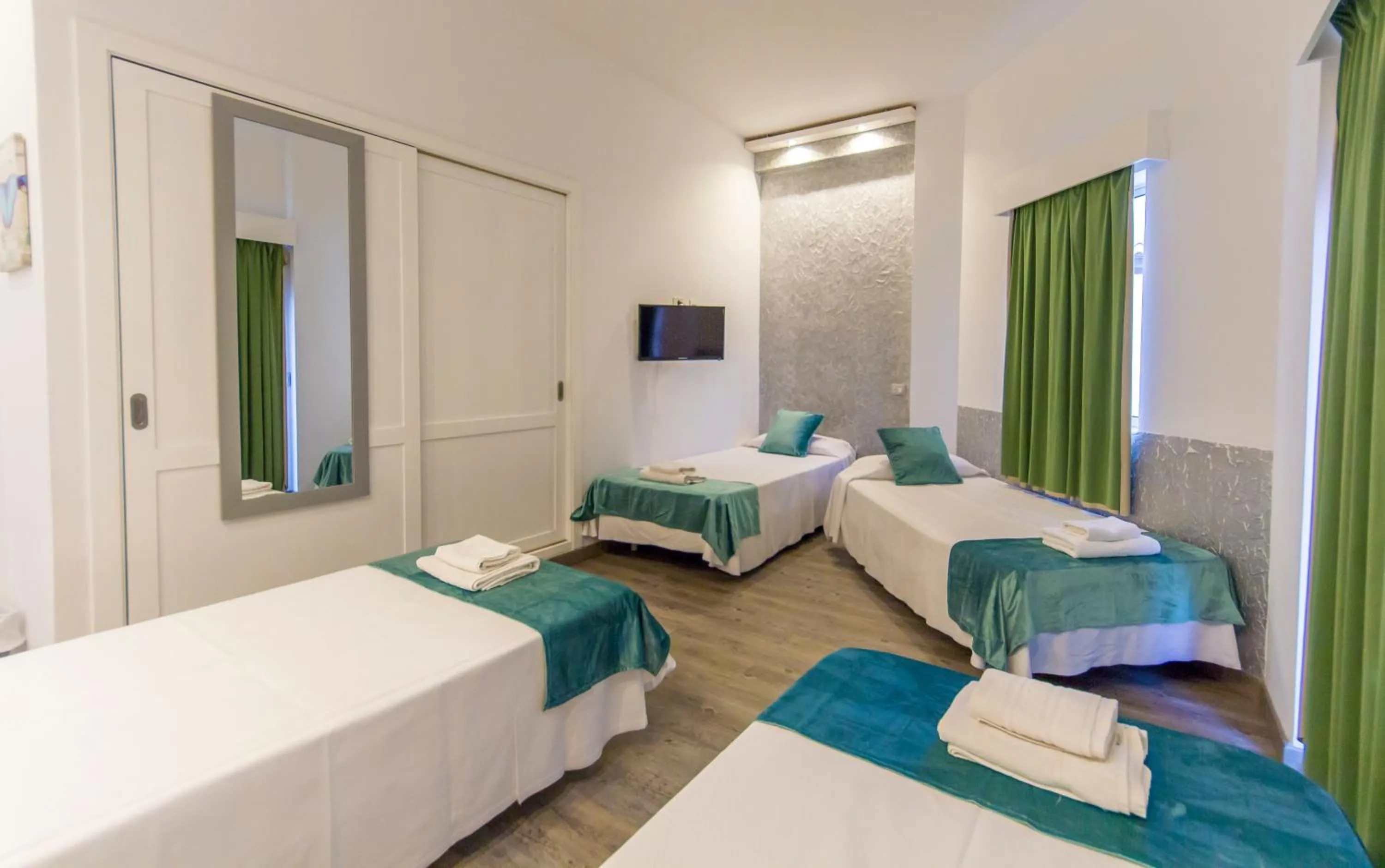 Photo of the whole room, Bed in Hotel Sun Holidays