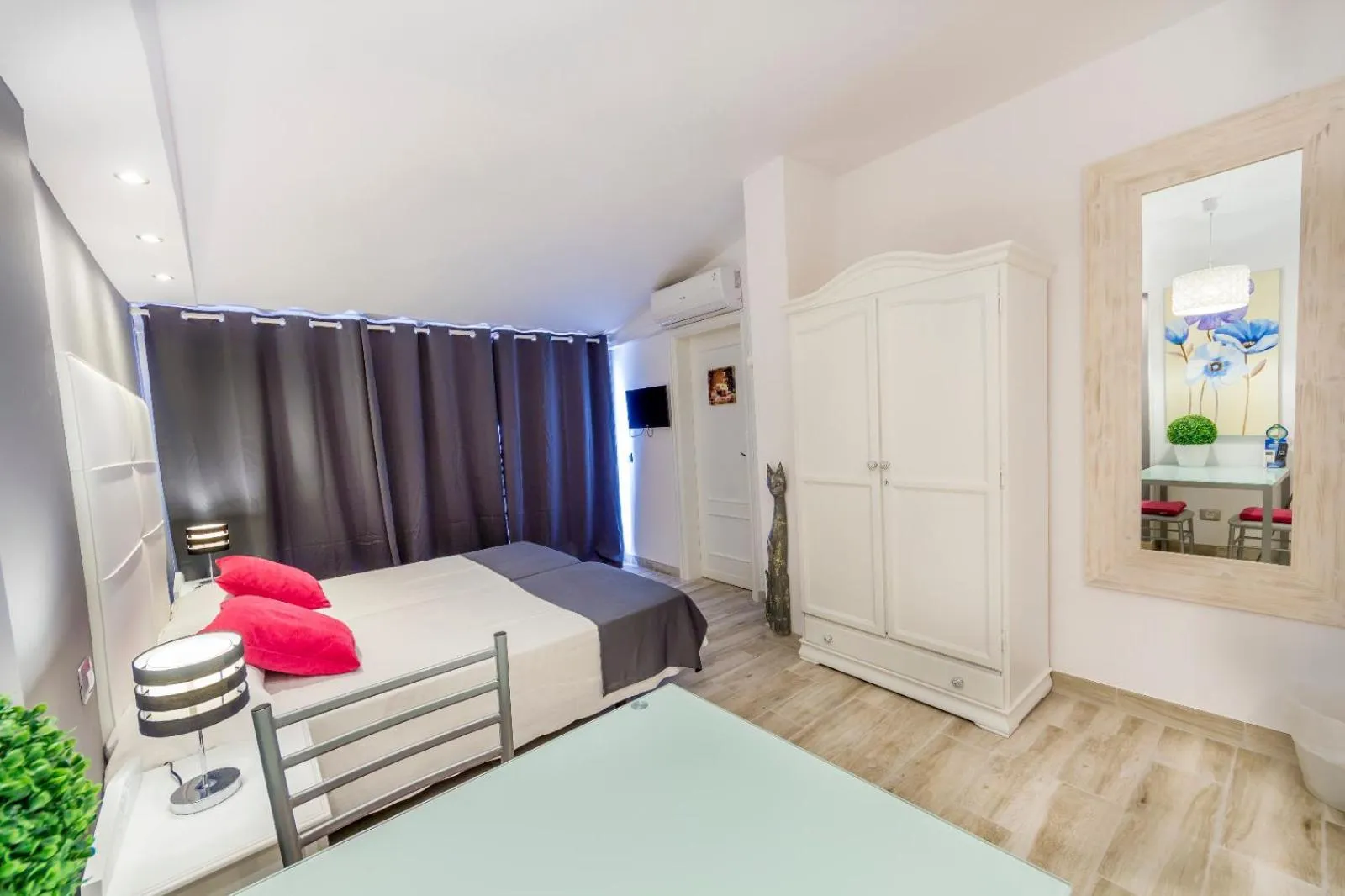 Photo of the whole room, Bed in Hotel Sun Holidays