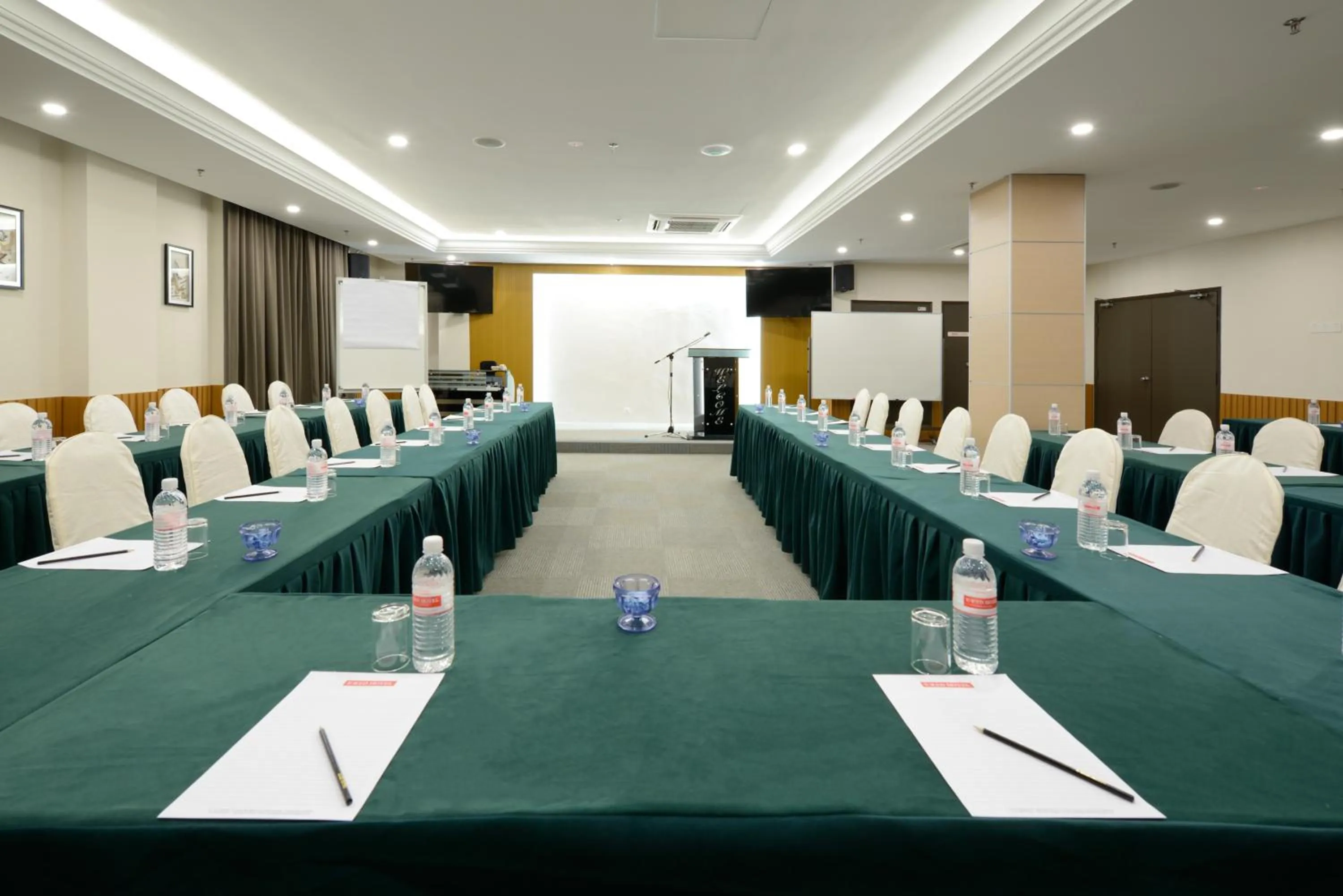 Meeting/conference room in E-RED HOTEL KUANTAN