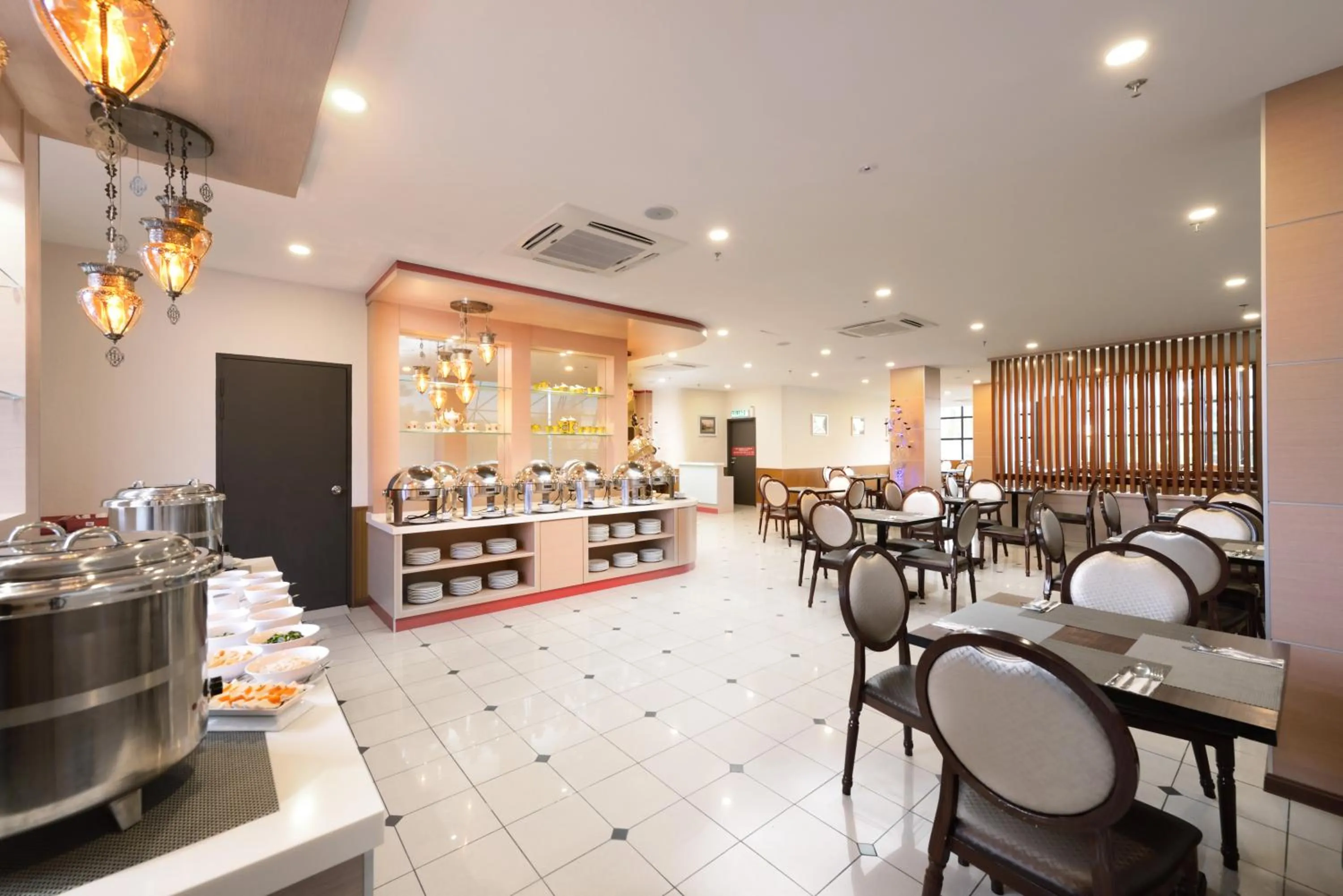 Restaurant/places to eat in E-RED HOTEL KUANTAN