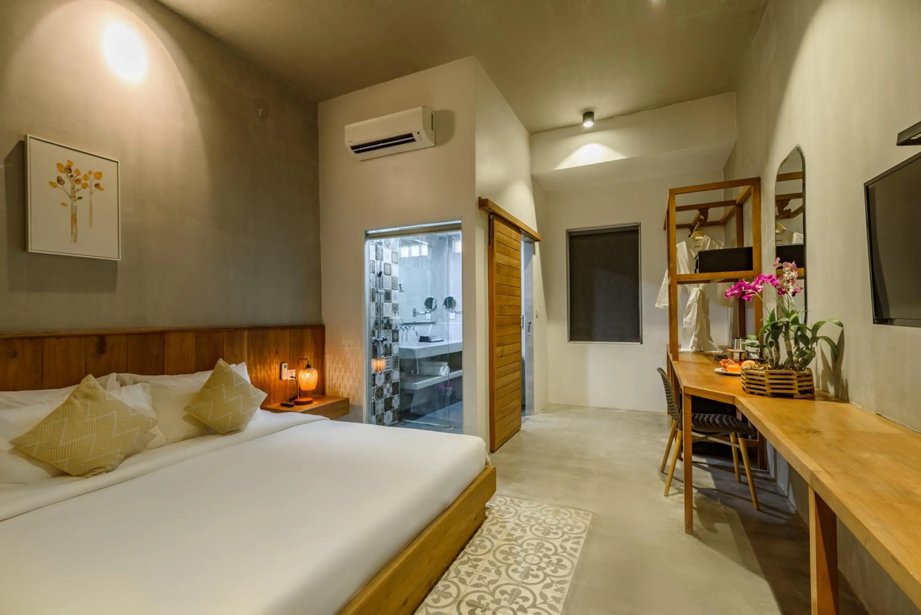 Shower, Bed in Phka Kravan Boutique