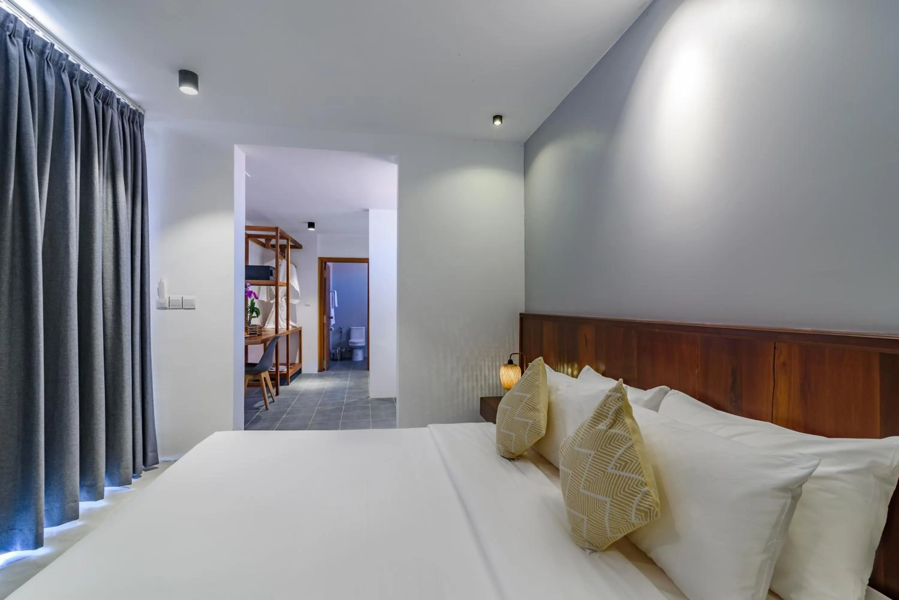 Photo of the whole room, Bed in Phka Kravan Boutique