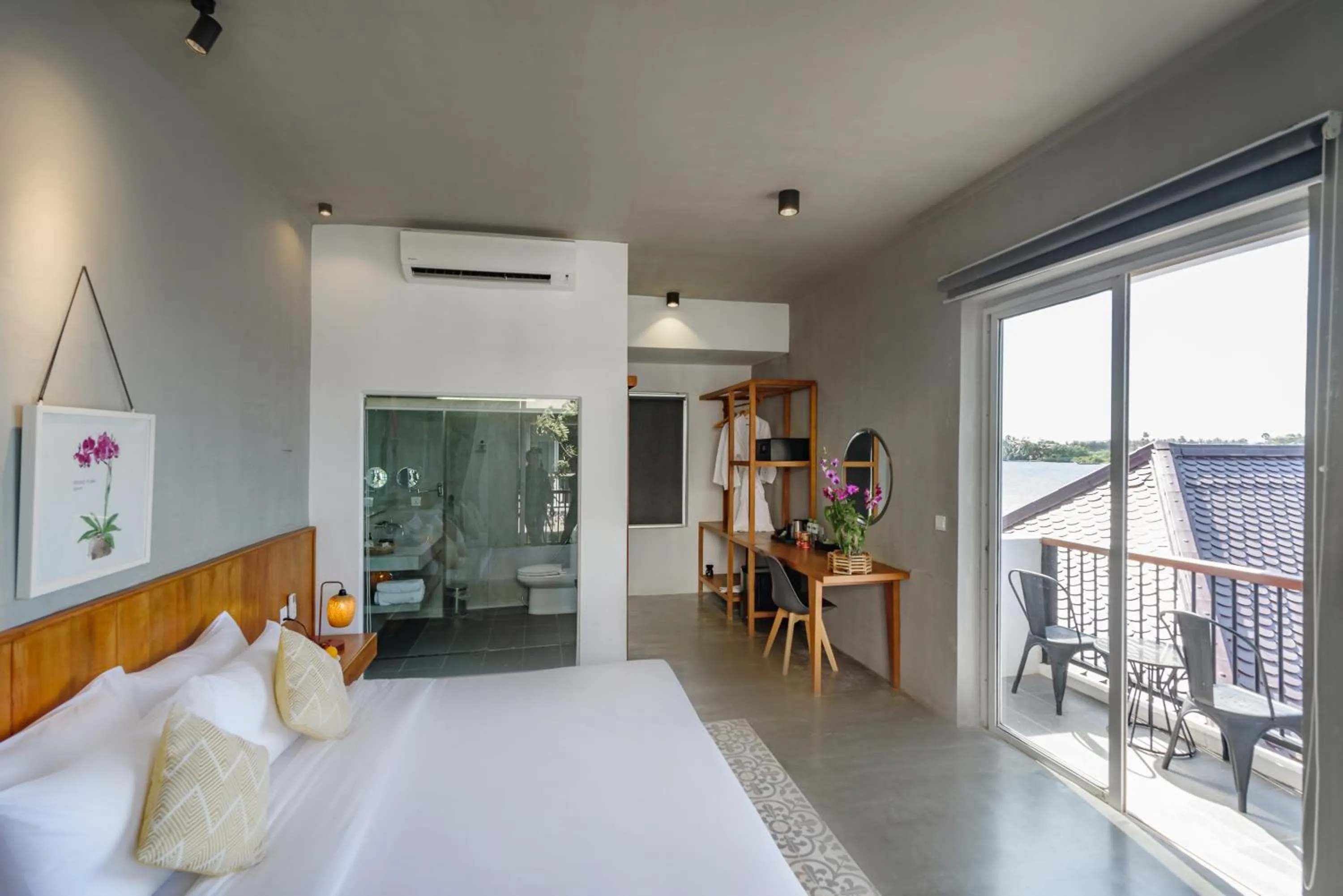 Photo of the whole room, Bed in Phka Kravan Boutique