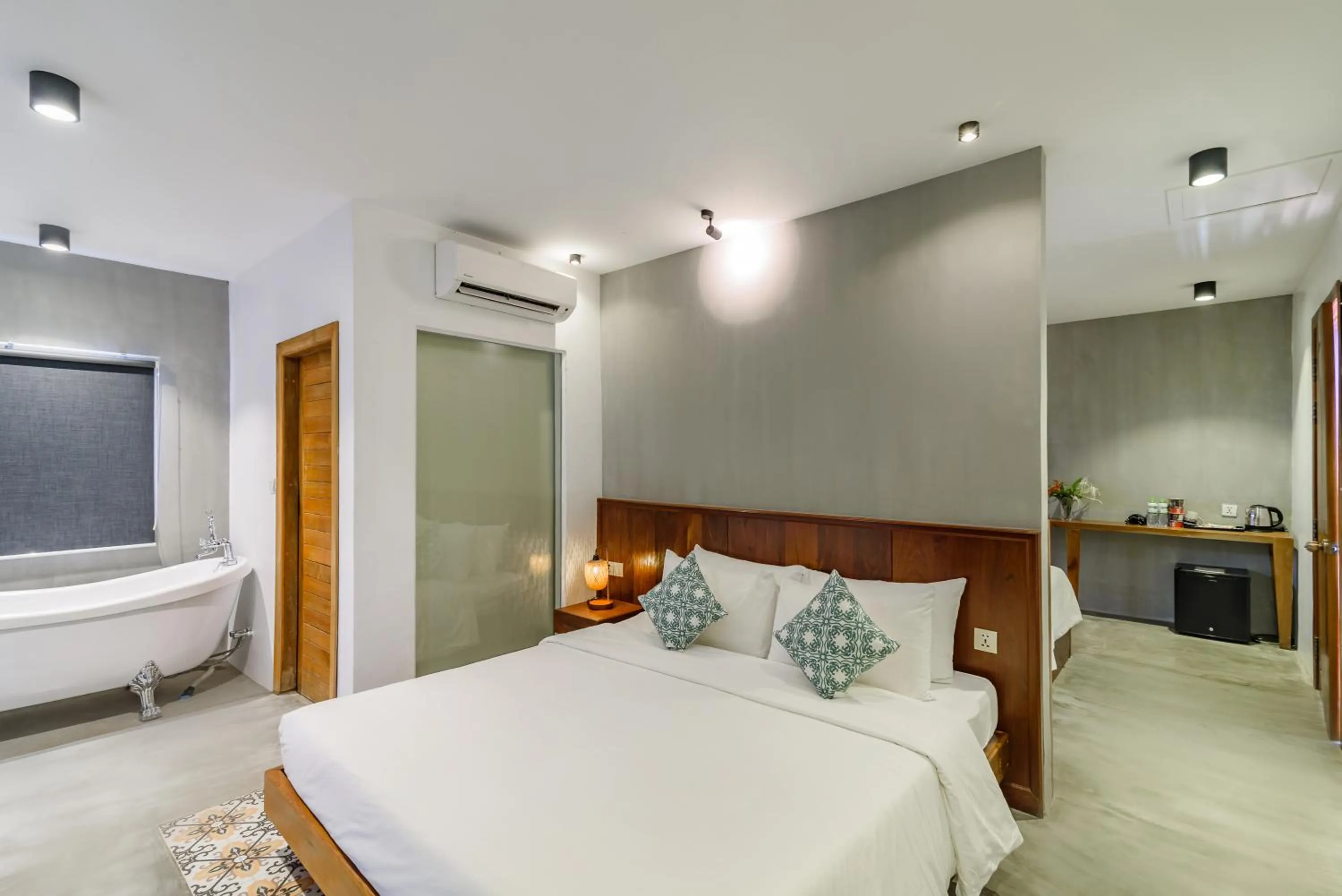 Photo of the whole room, Bed in Phka Kravan Boutique