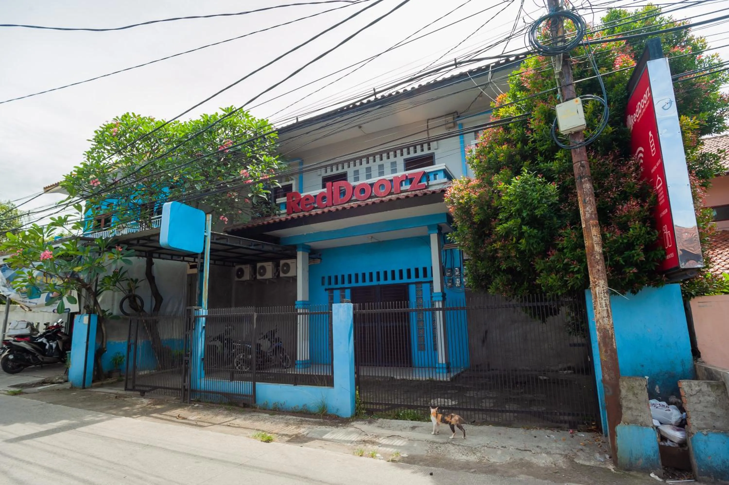 Property building in RedDoorz near Margonda Raya
