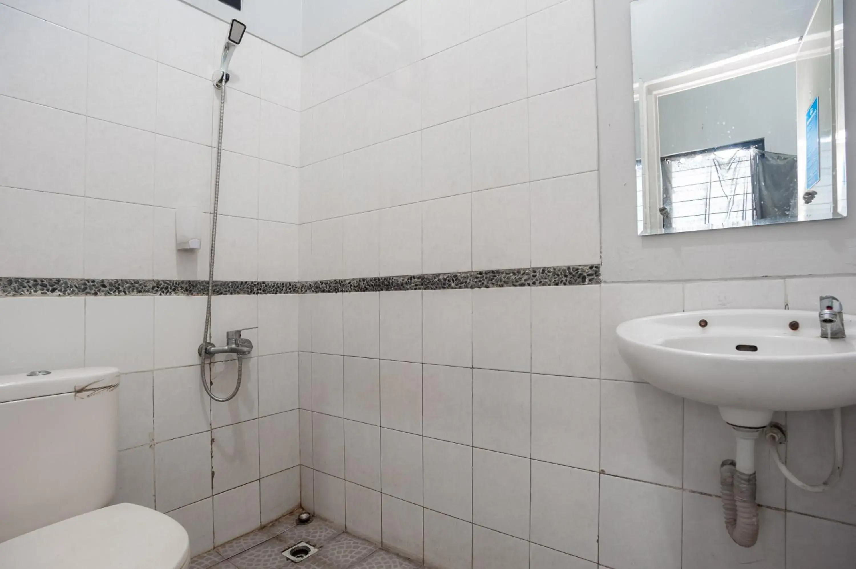 Twin Room in RedDoorz near Margonda Raya Twin Room in RedDoorz near Margonda Raya