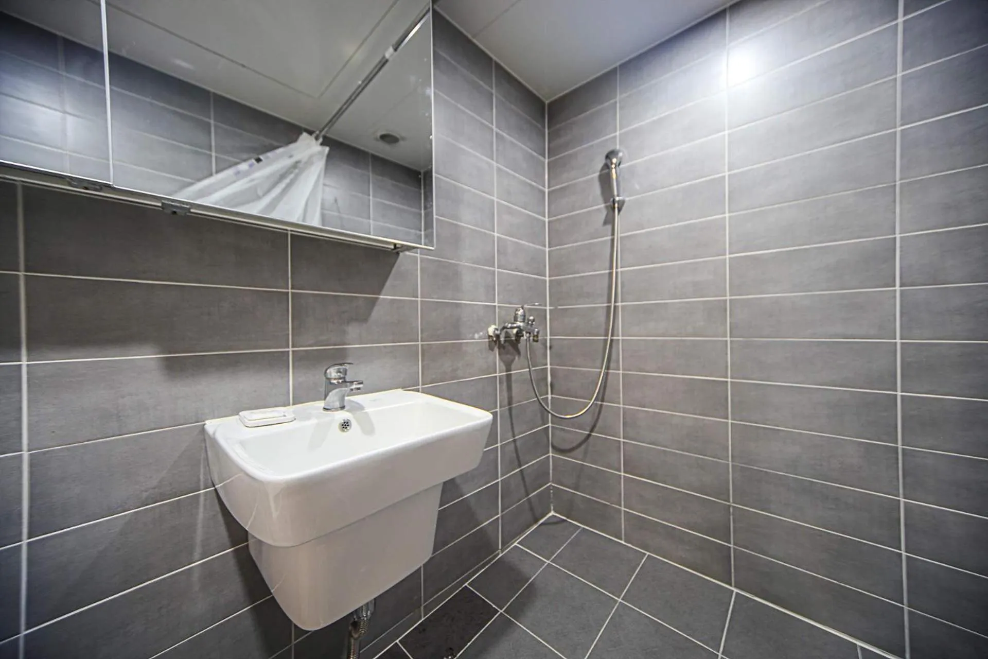 Shower in Welkin Hotel