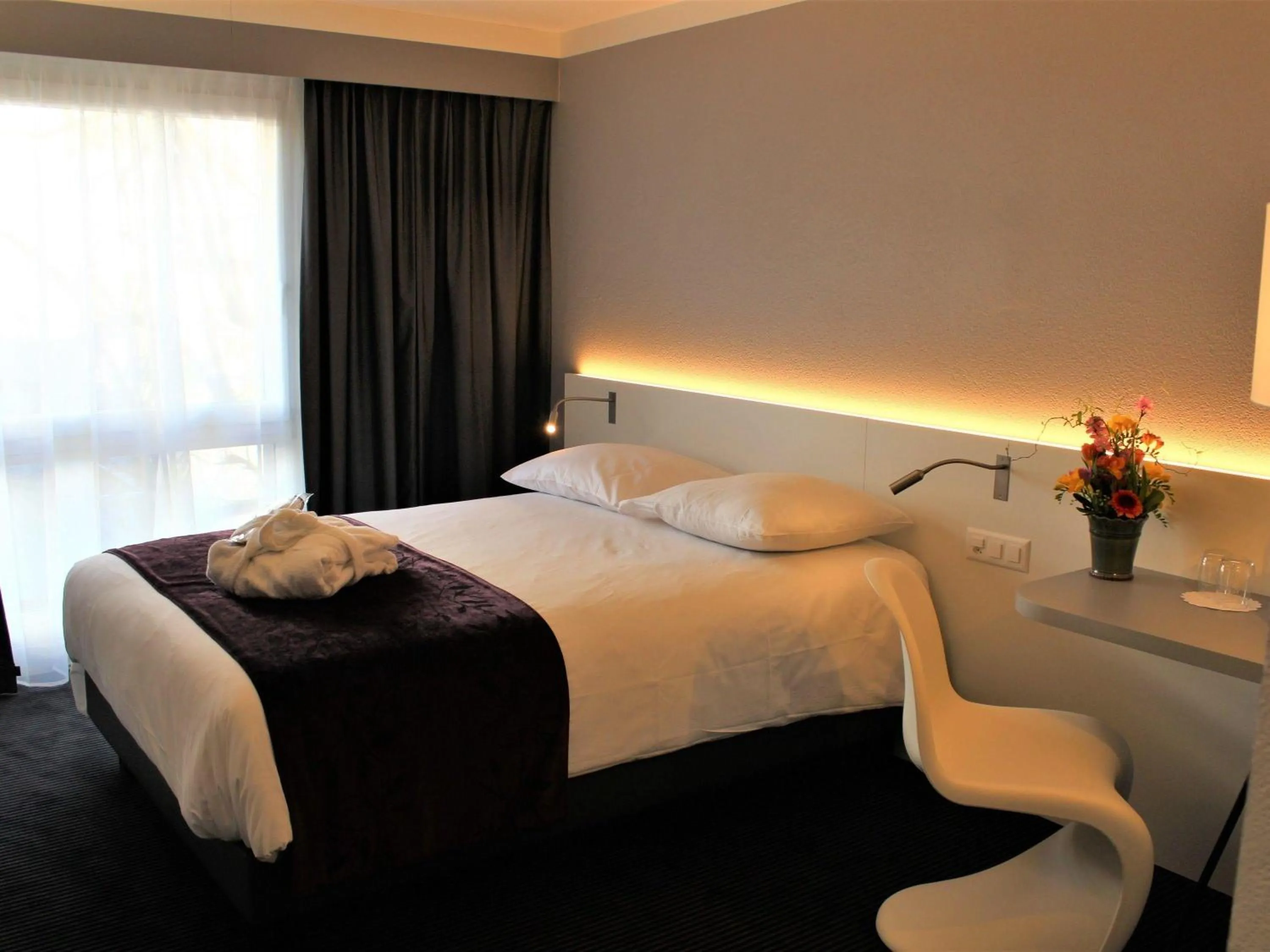 Bedroom, Bed in Mercure Biel