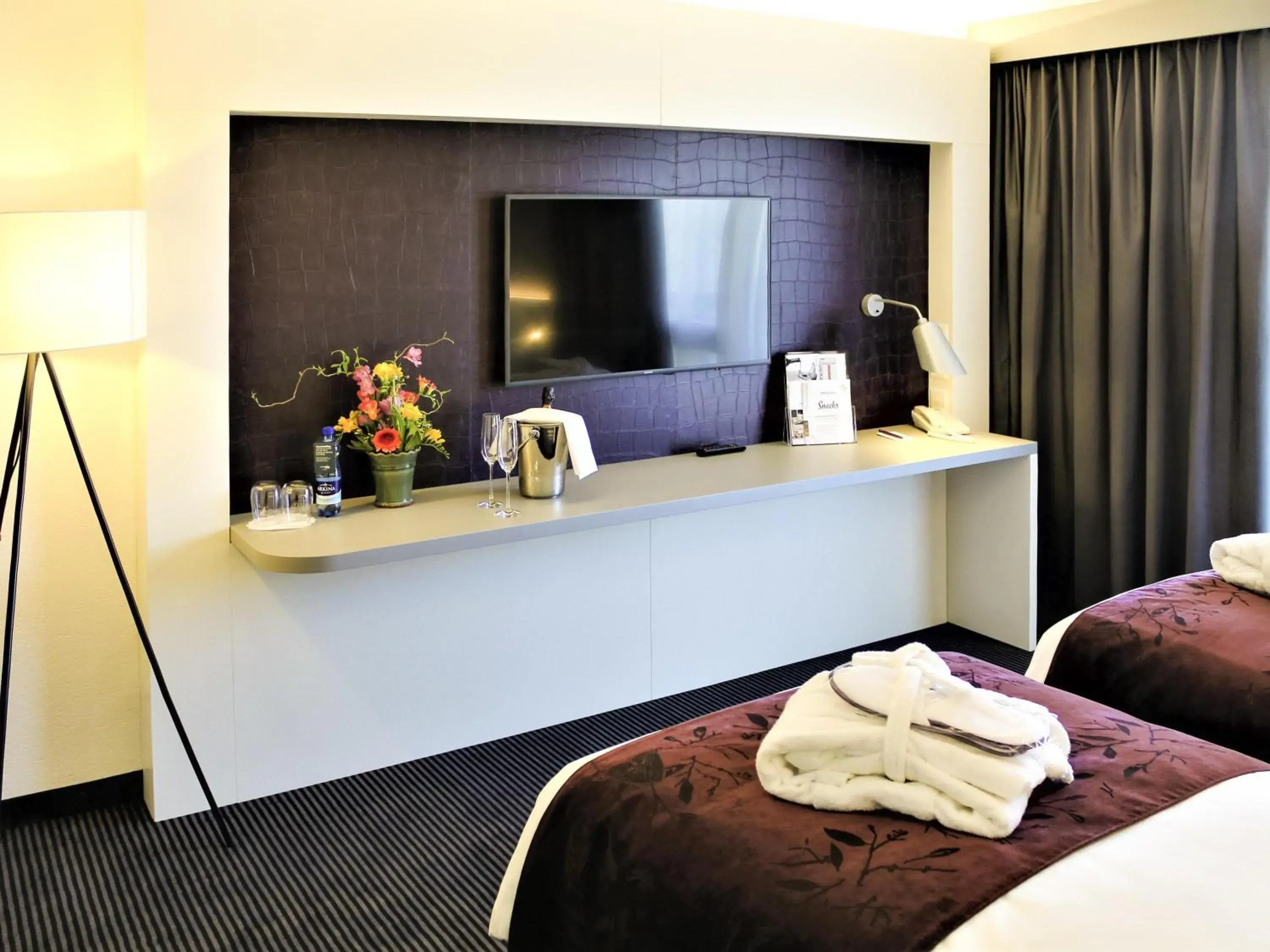 Classic Twin Room in Mercure Biel Classic Twin Room in Mercure Biel