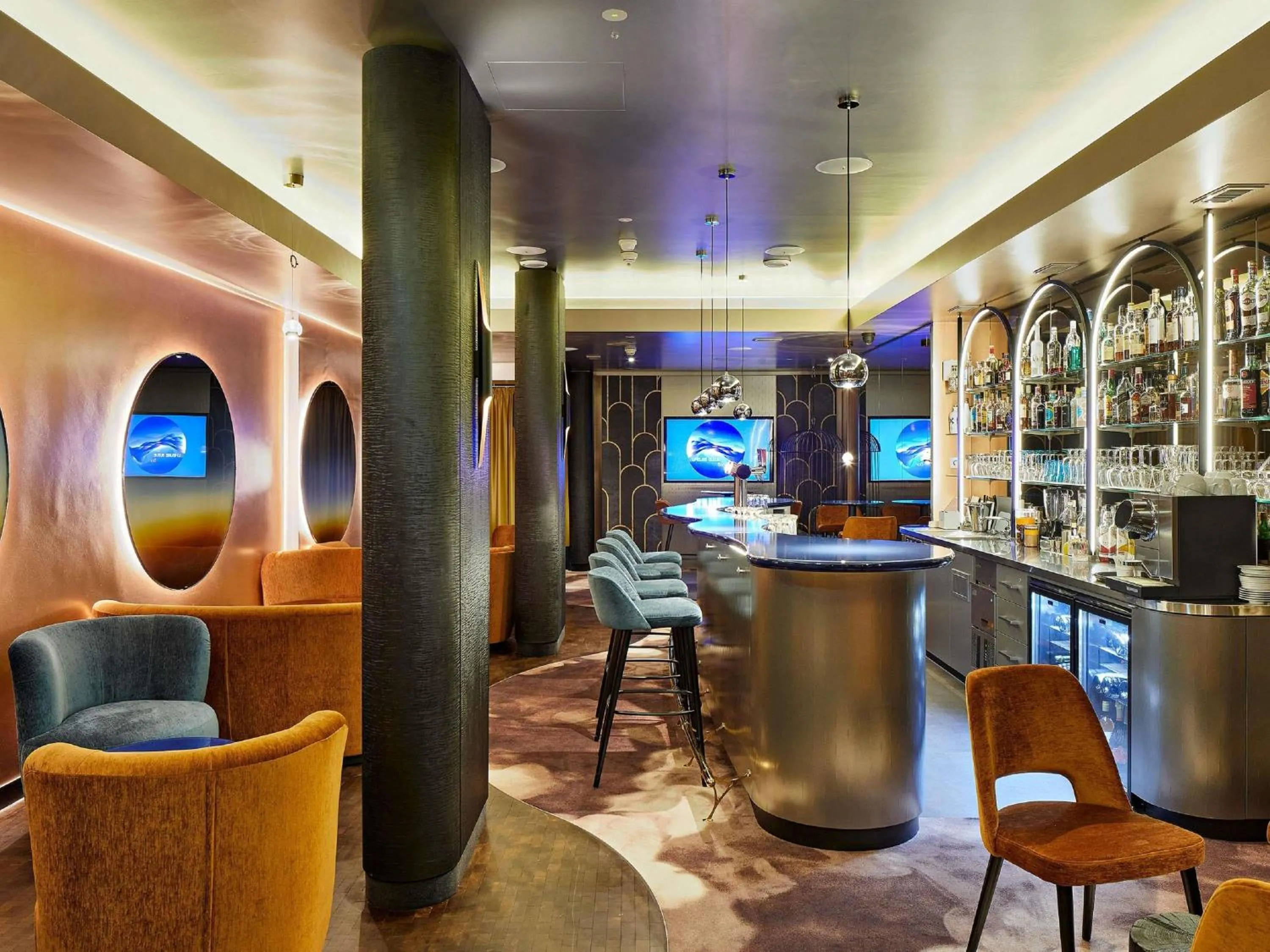 Lounge or bar in Mercure Biel