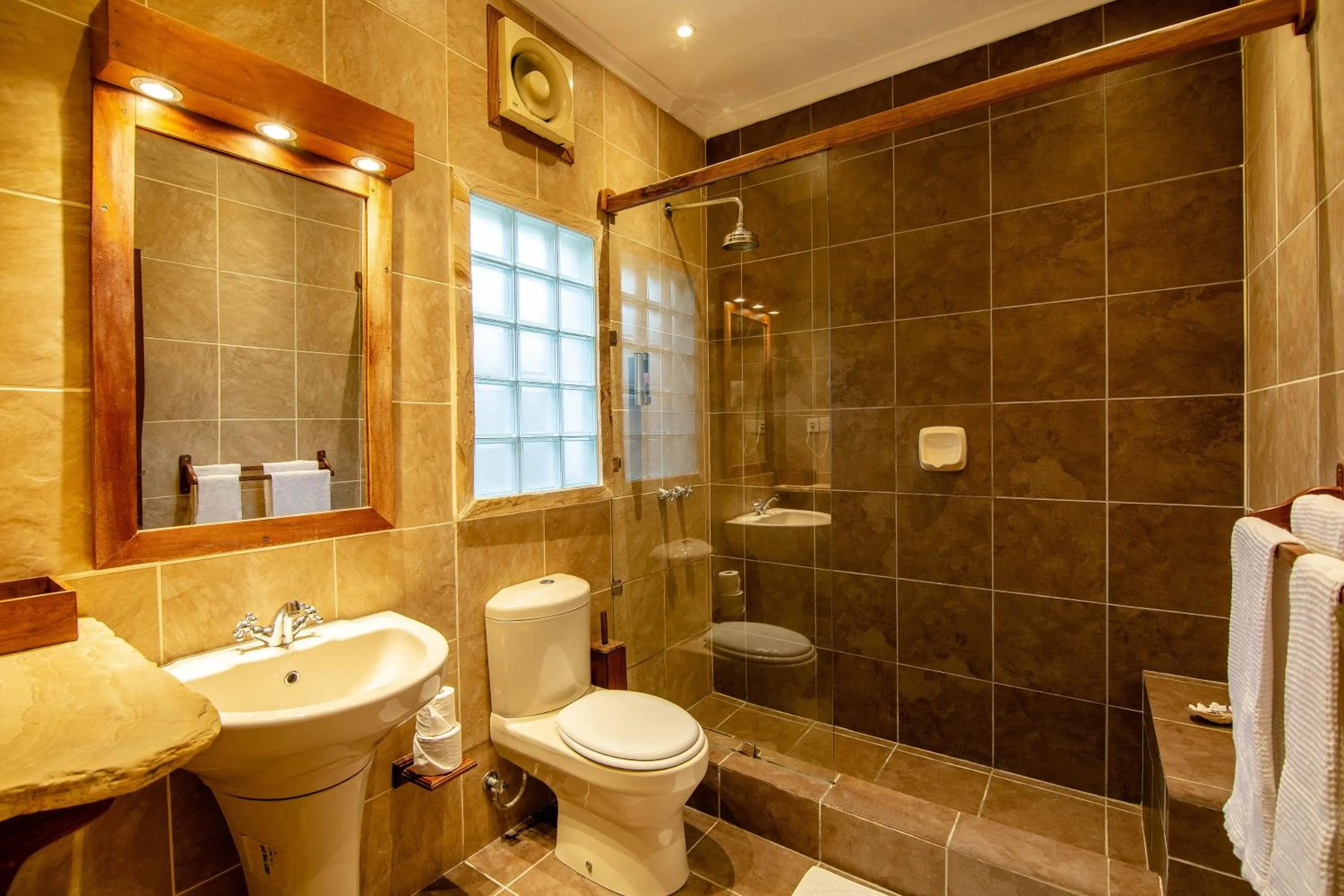 Shower in Mediterraneo Boutique Hotel