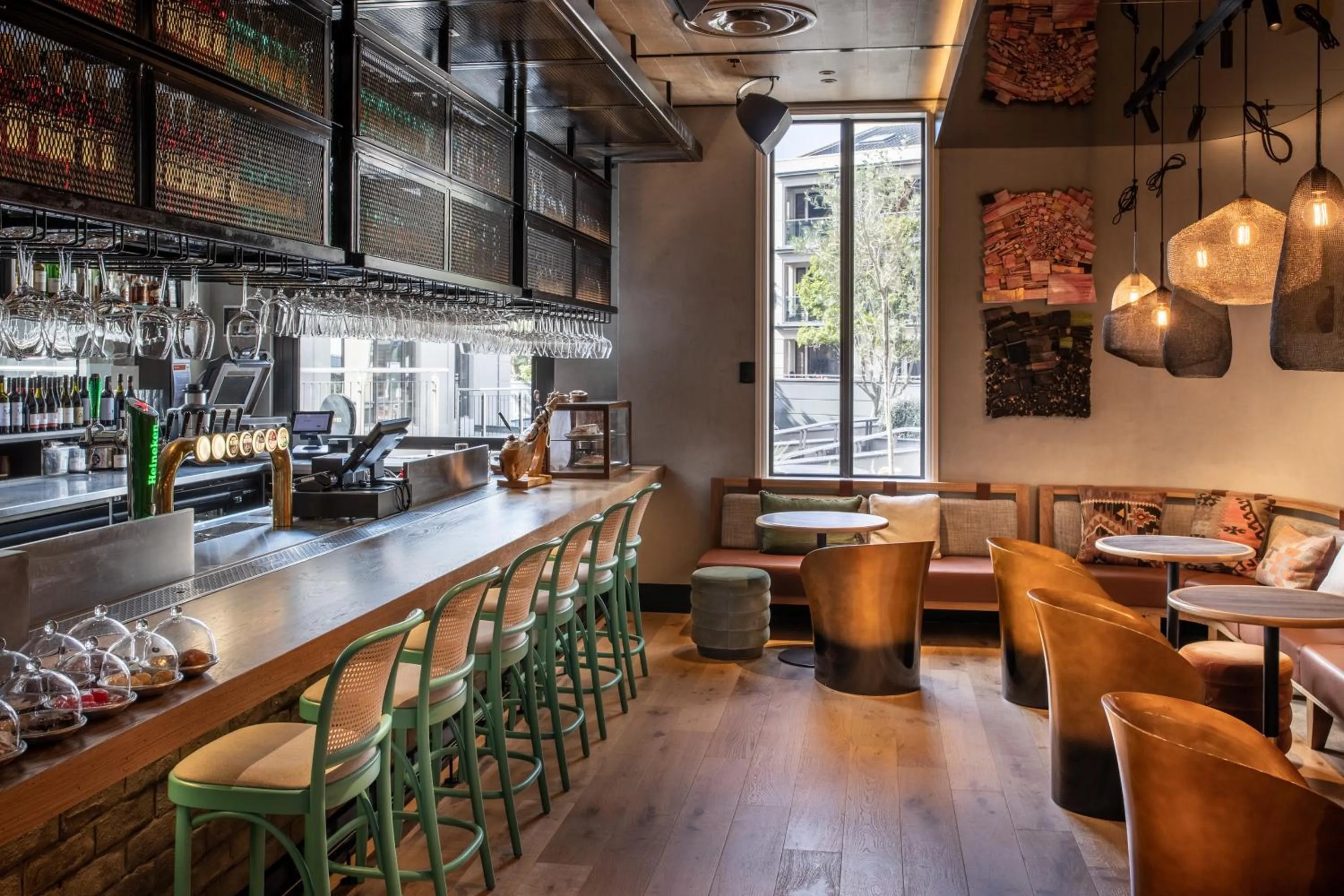 Restaurant/places to eat in QT Auckland