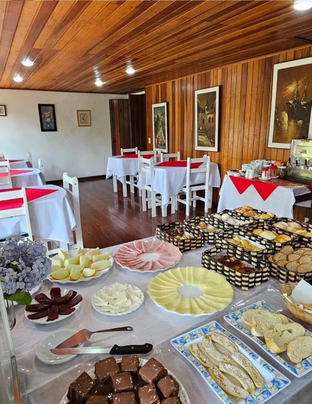 Restaurant/places to eat in Pousada Atalaia Capivari