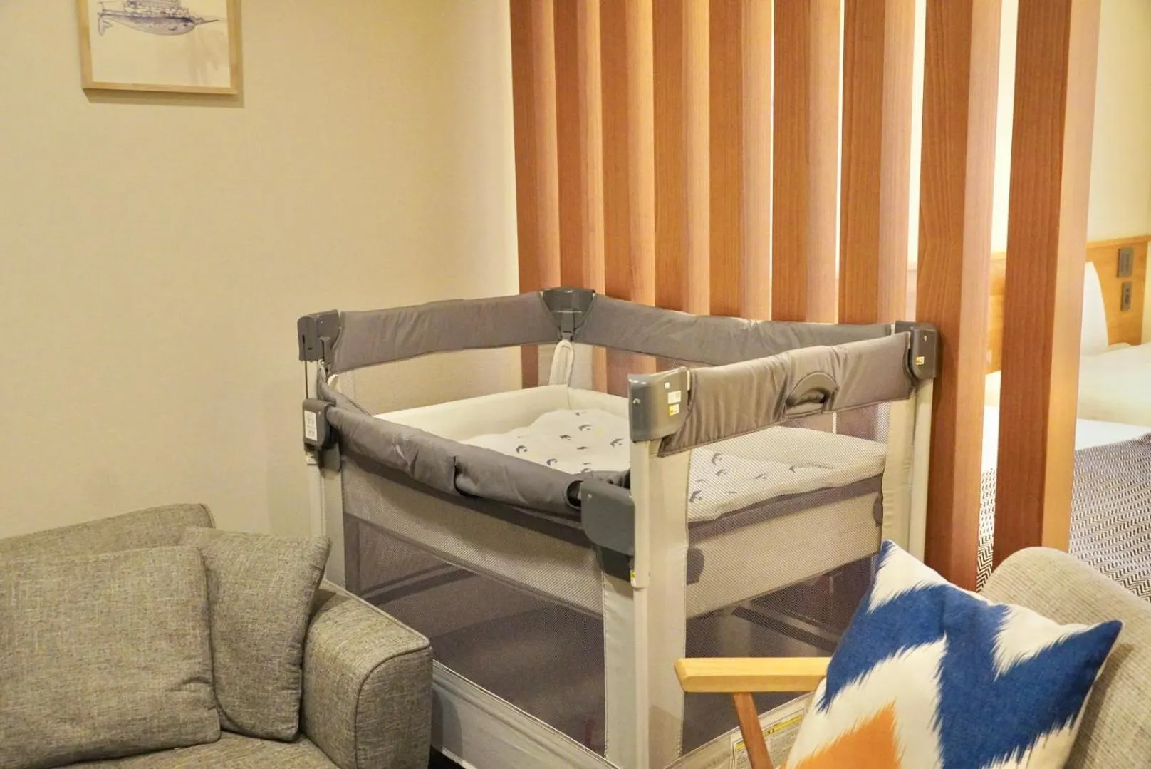 cot, Bed in LAZULI Hiroshima Hotel and Lounge