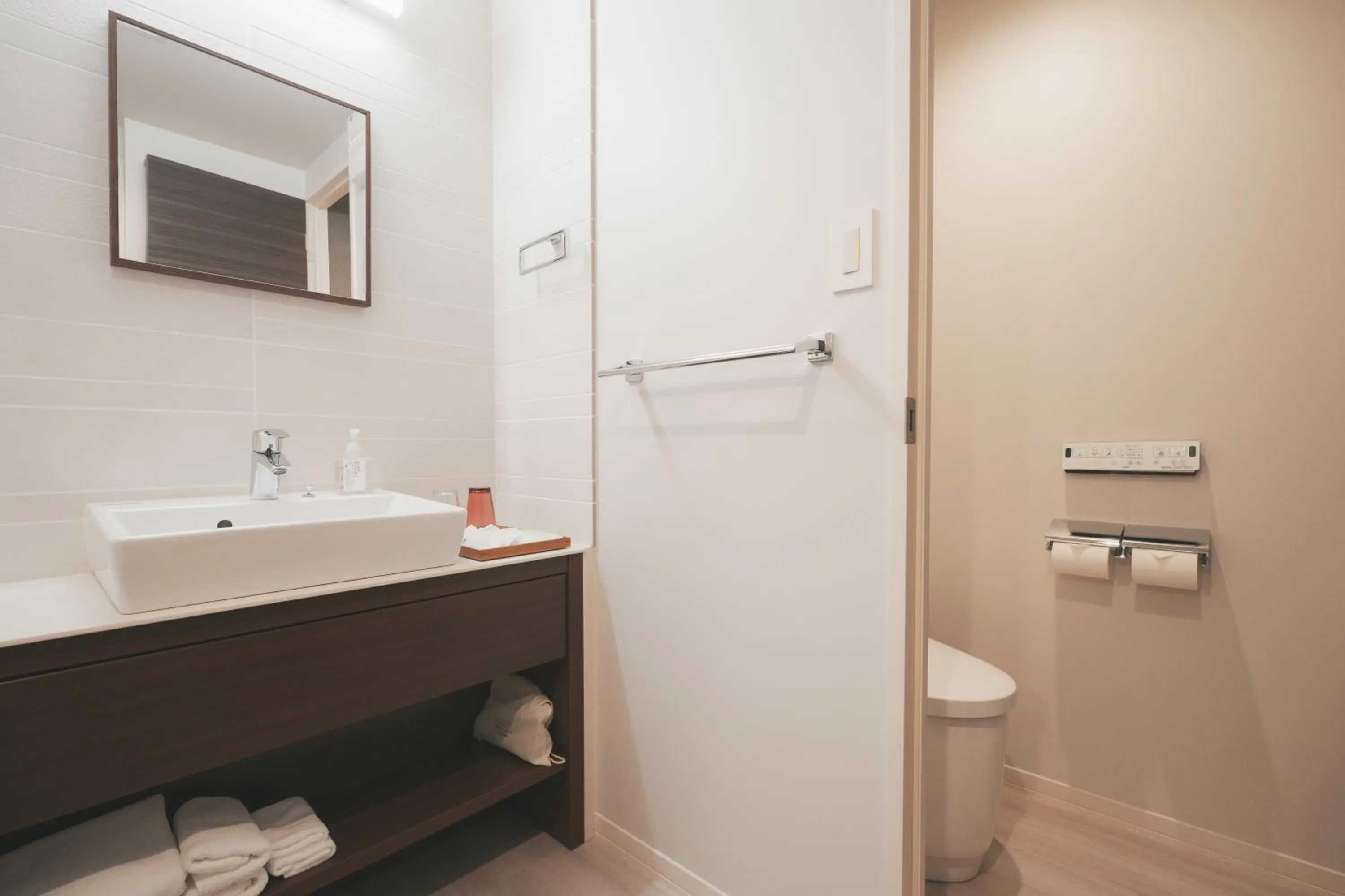 Toilet in LAZULI Hiroshima Hotel and Lounge