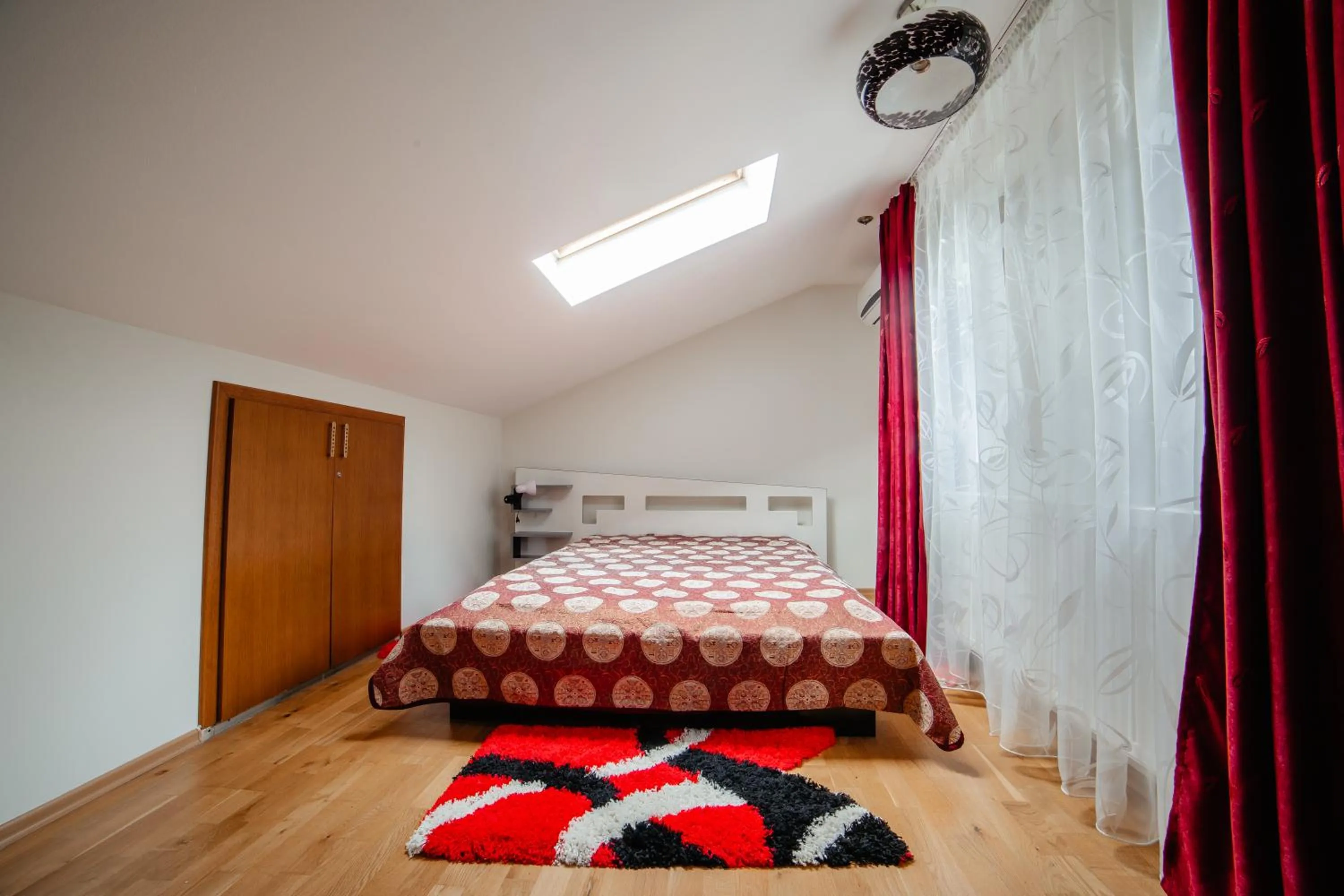 Bed in Pensiunea Floare de Colţ