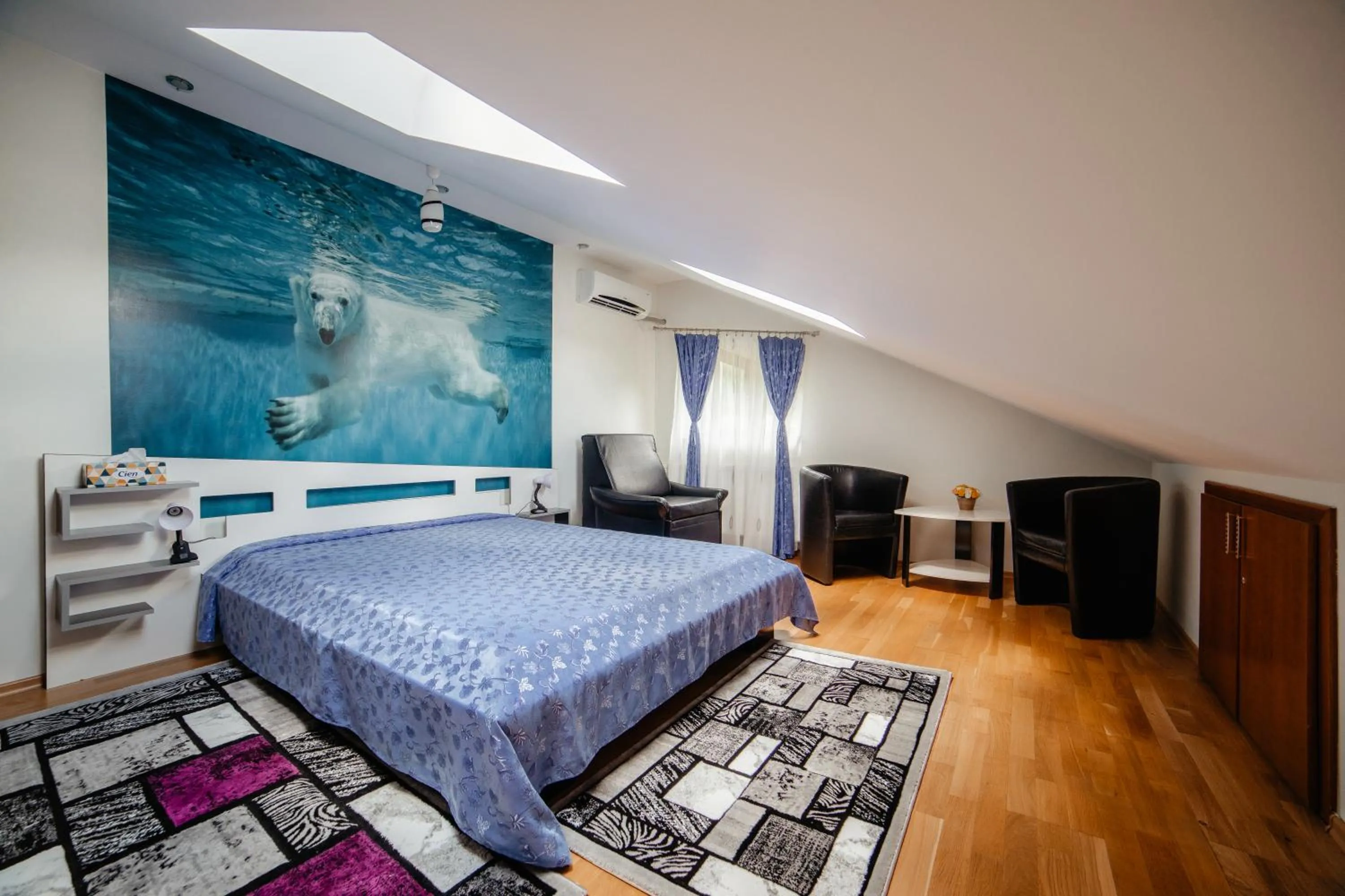 Bed in Pensiunea Floare de Colţ