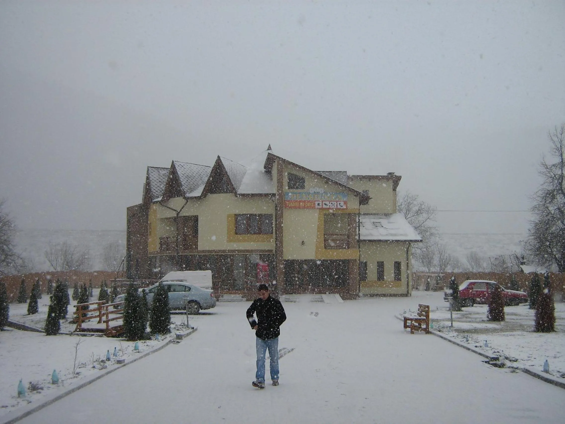 Facade/entrance in Pensiunea Floare de Colţ