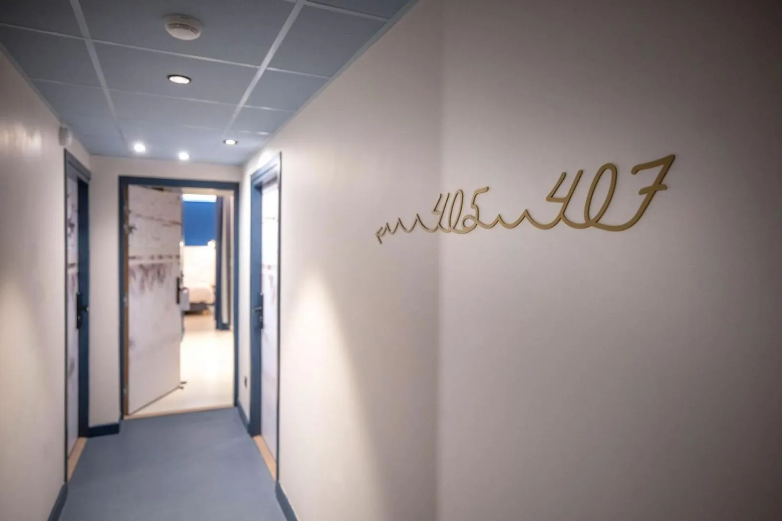 Logo/Certificate/Sign in L'Eautel Toulon Centre Port