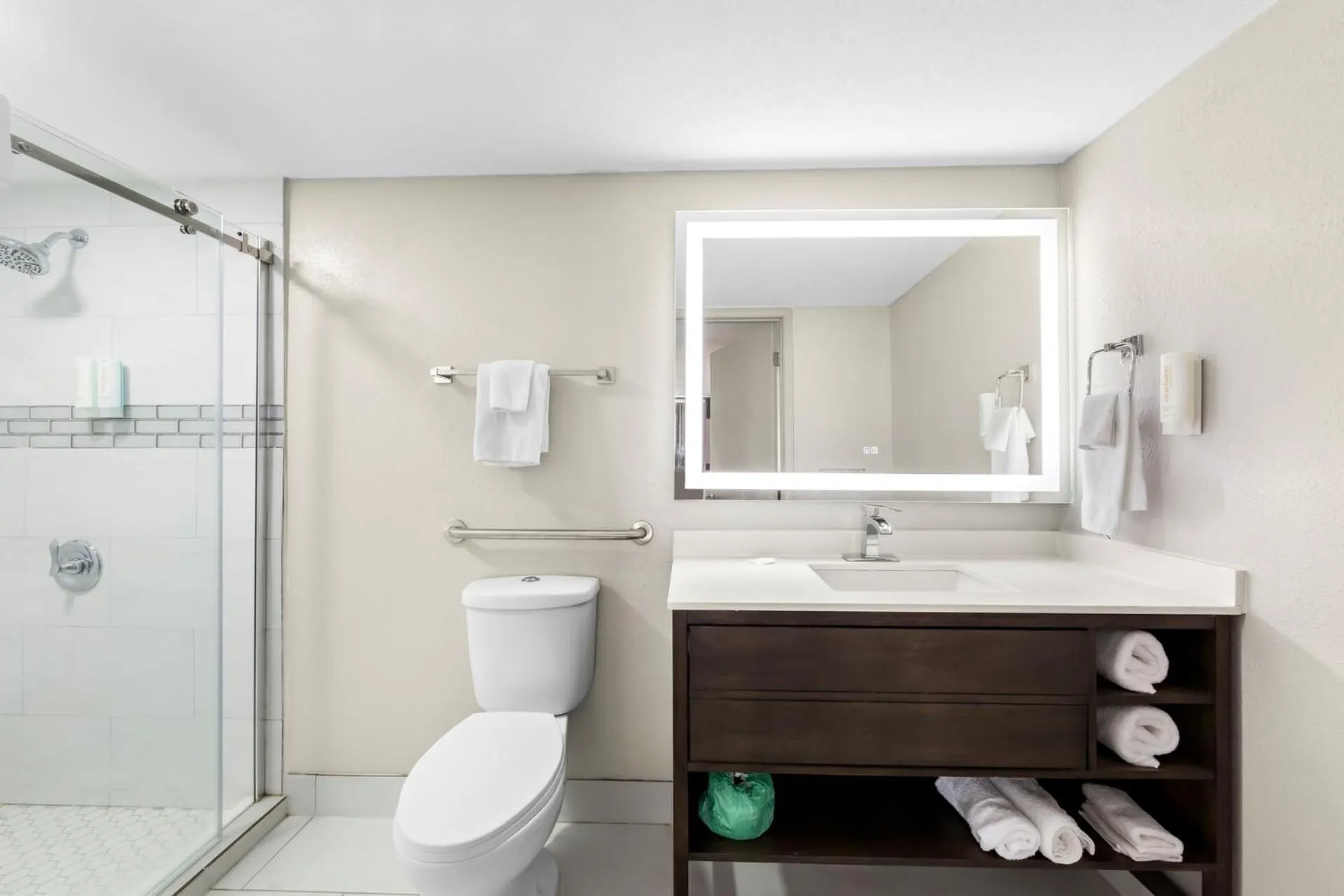 Shower in Days Inn & Suites by Wyndham Pigeon Forge