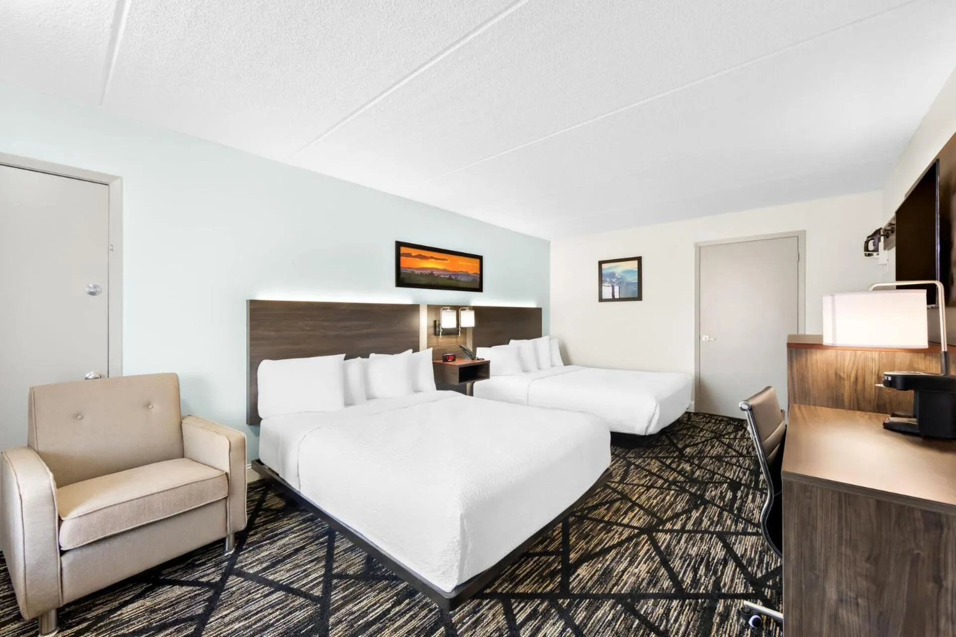Bed in Days Inn & Suites by Wyndham Pigeon Forge