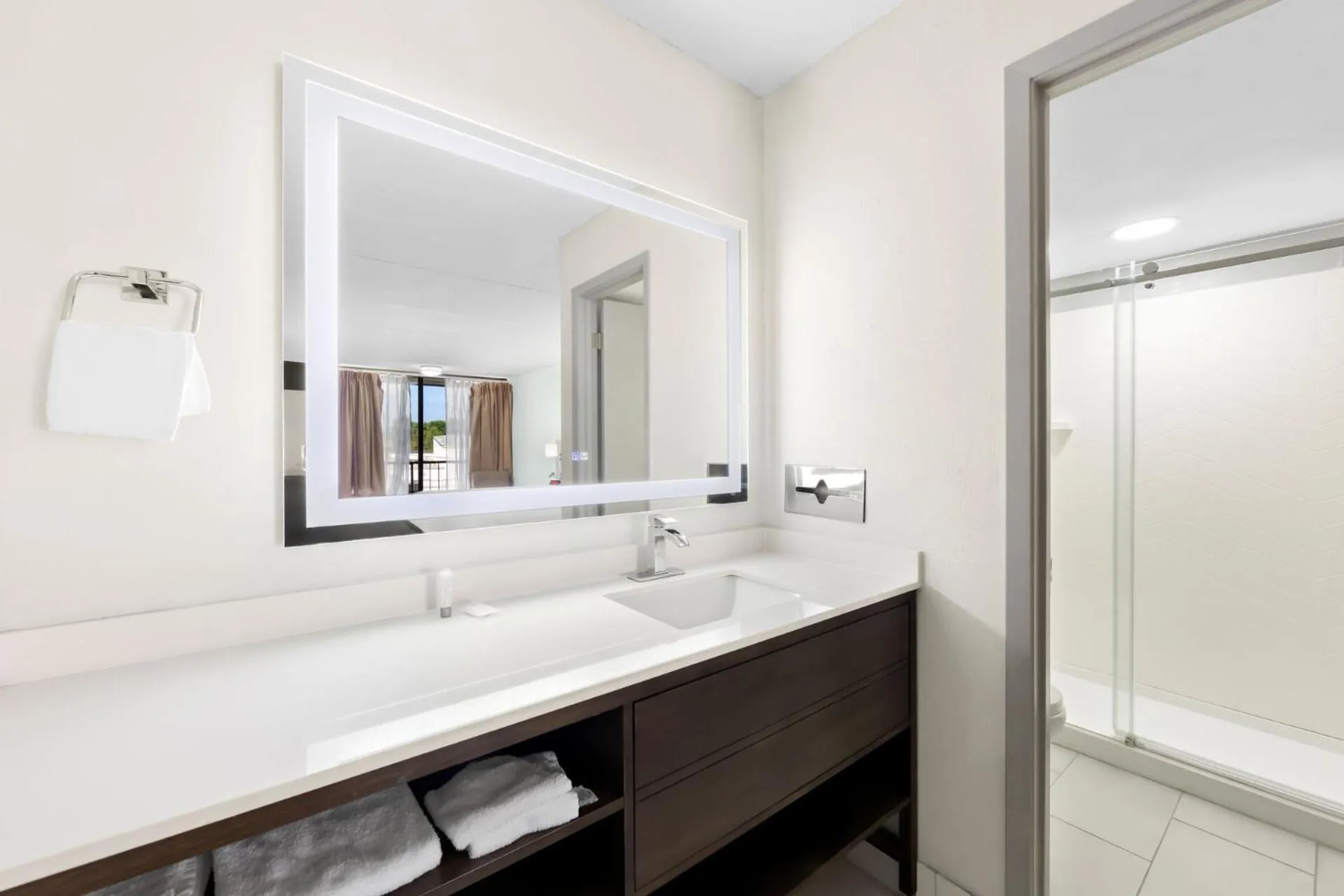 Shower in Days Inn & Suites by Wyndham Pigeon Forge