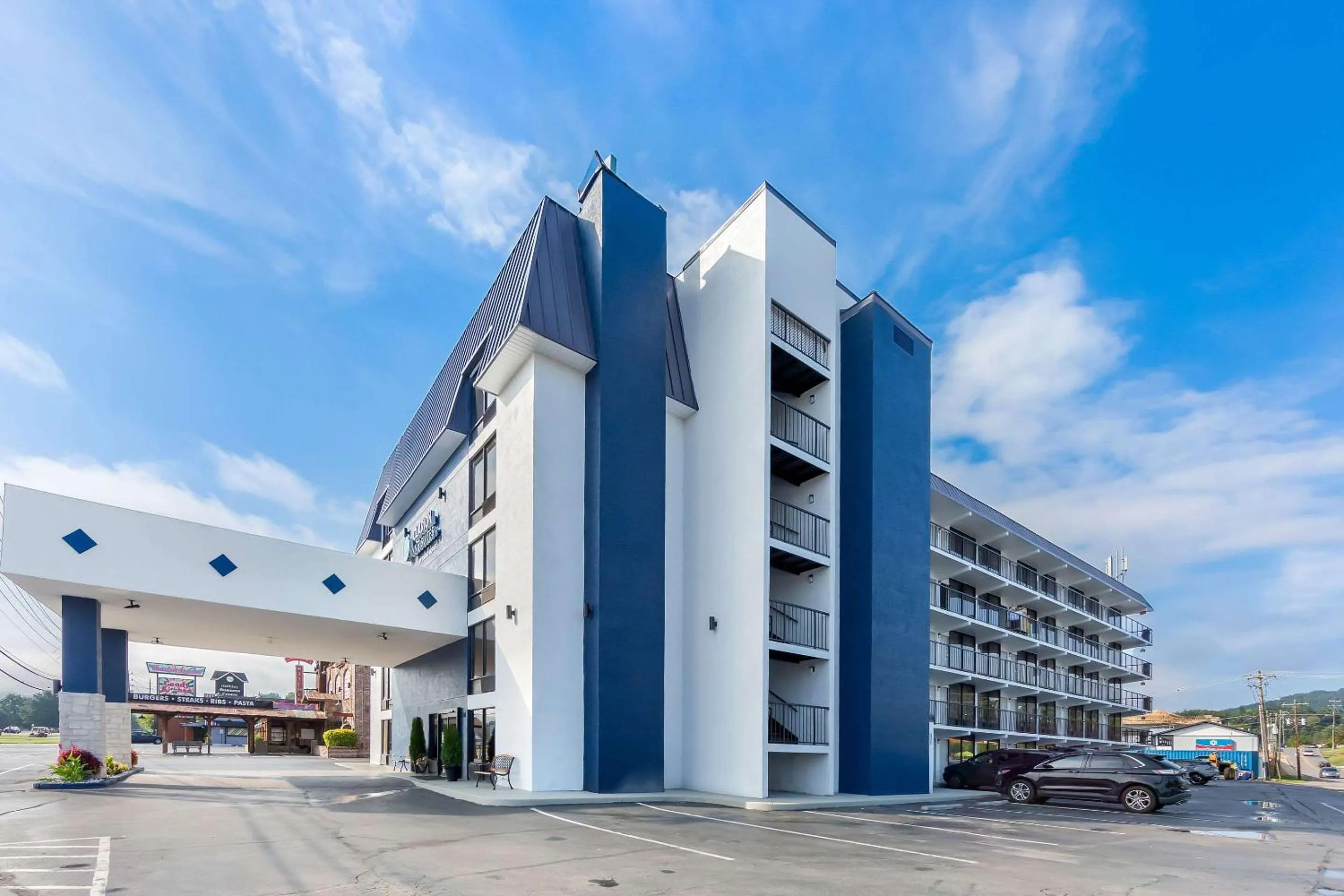 Property building in Days Inn & Suites by Wyndham Pigeon Forge