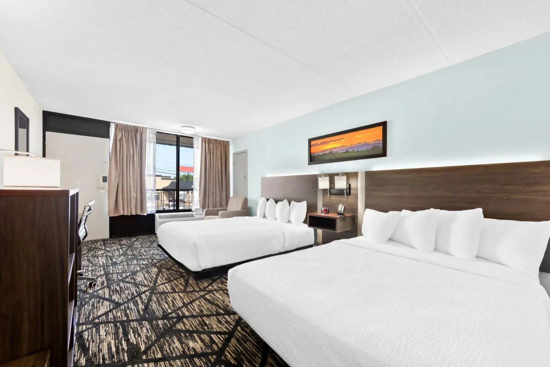 Bed in Days Inn & Suites by Wyndham Pigeon Forge