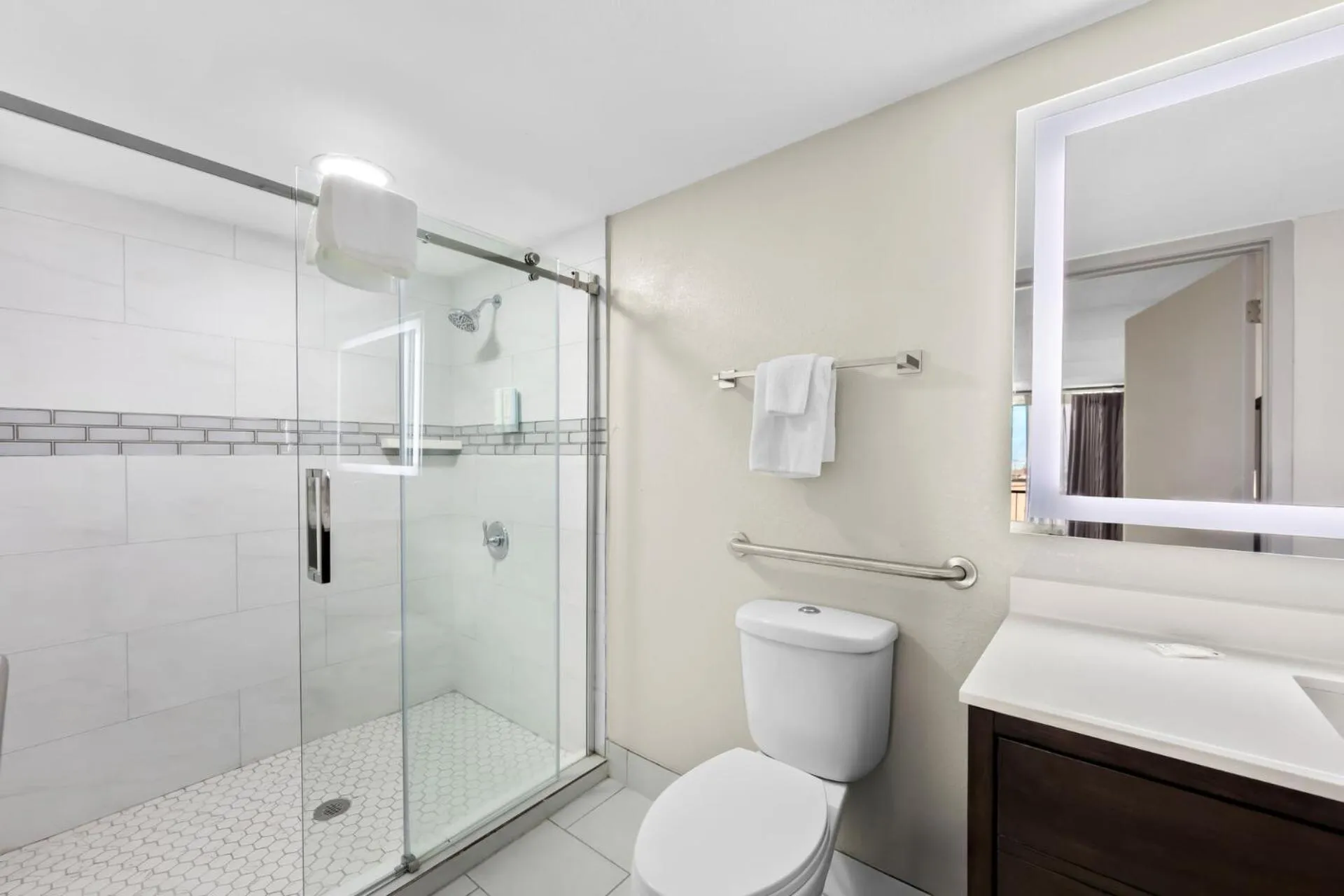 Toilet in Days Inn & Suites by Wyndham Pigeon Forge