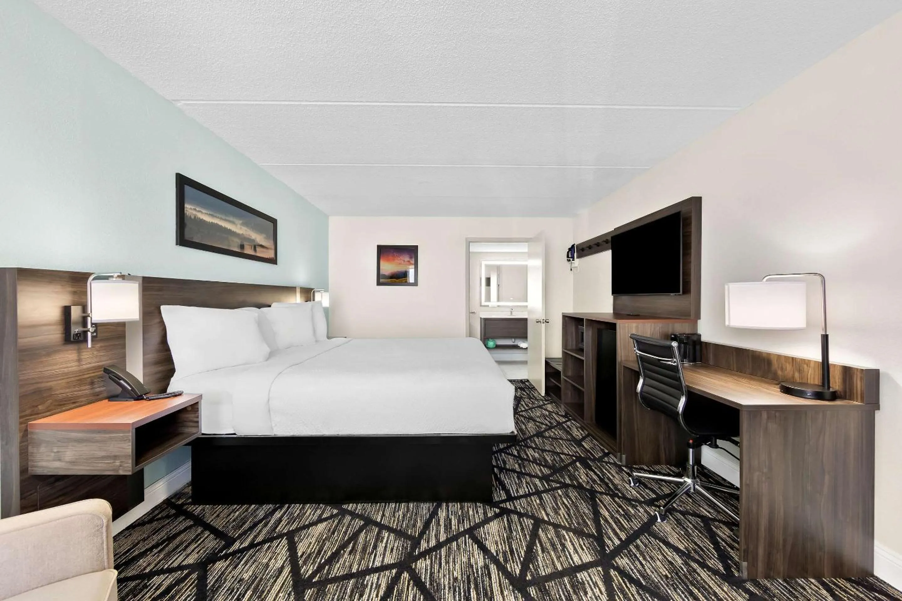 Bedroom, Bed in Days Inn & Suites by Wyndham Pigeon Forge