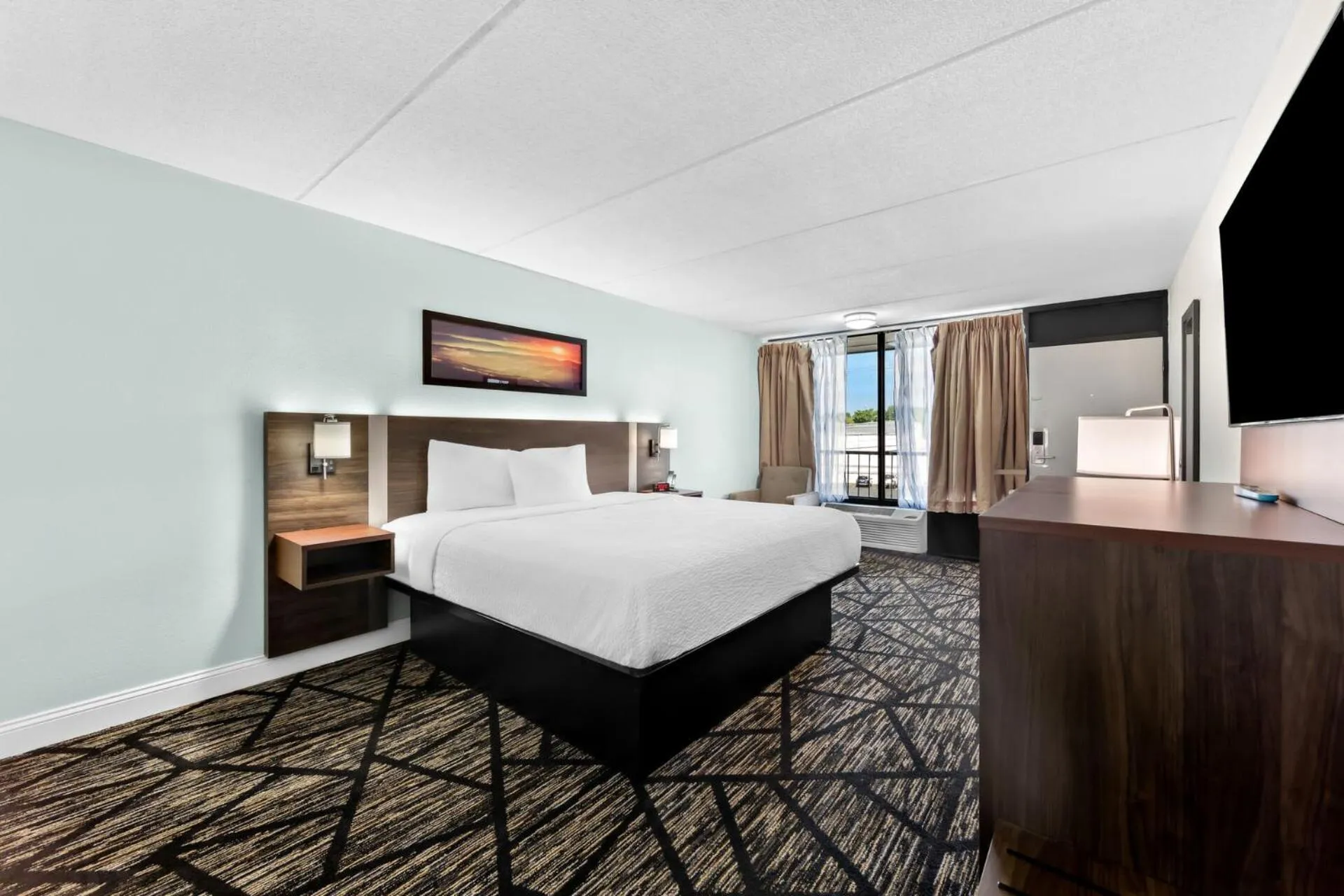 Bed in Days Inn & Suites by Wyndham Pigeon Forge