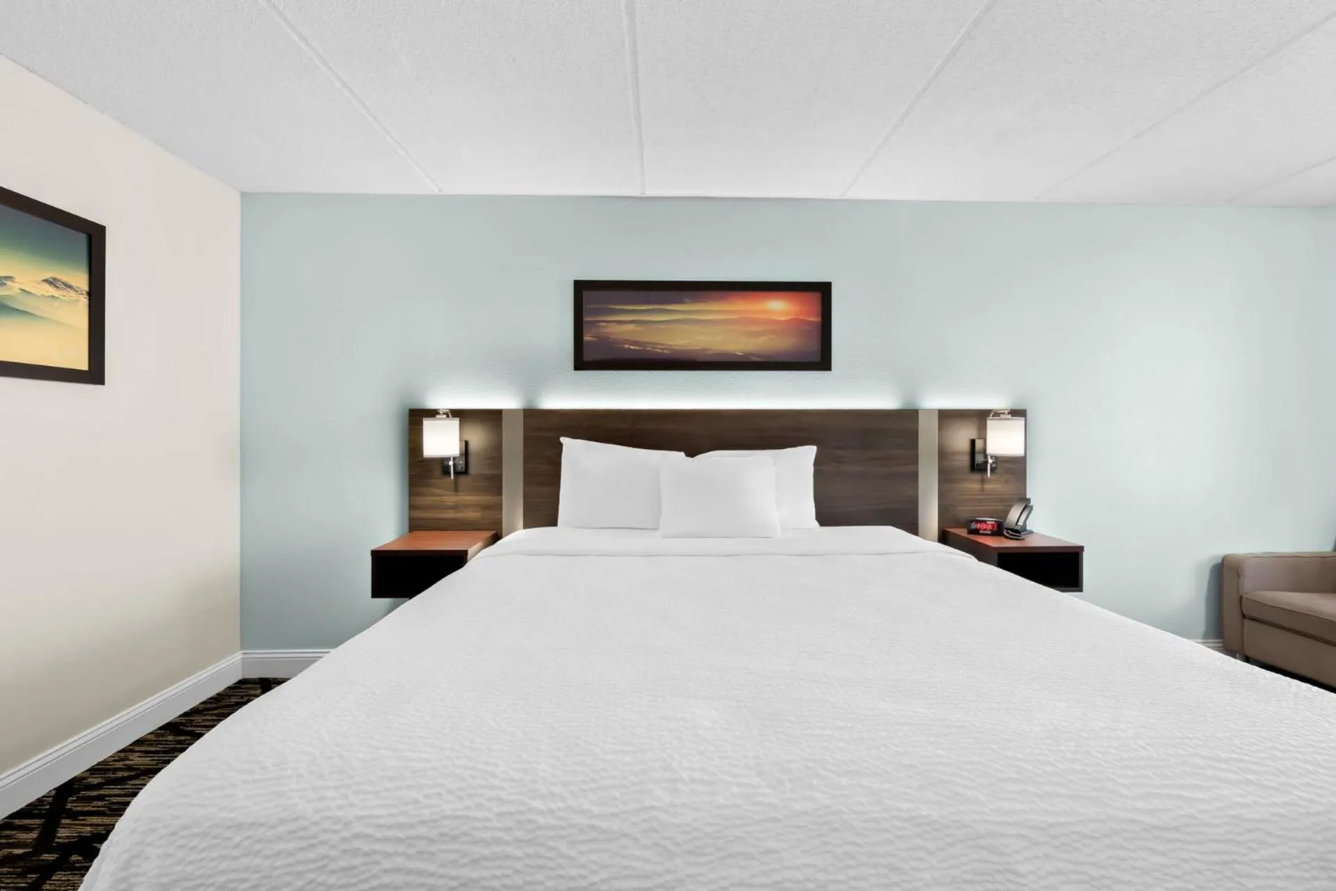 Bed in Days Inn & Suites by Wyndham Pigeon Forge