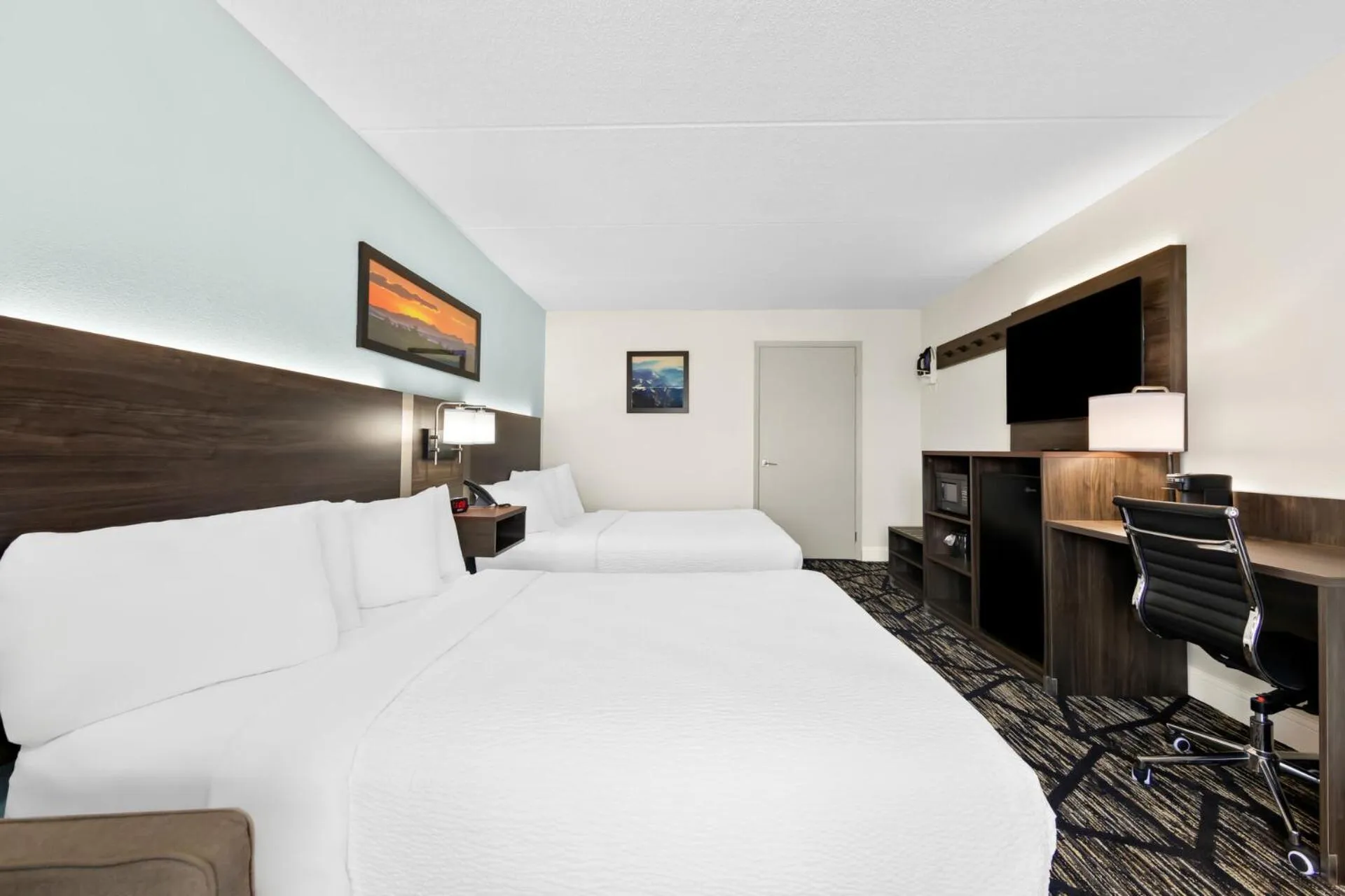 Bed in Days Inn & Suites by Wyndham Pigeon Forge