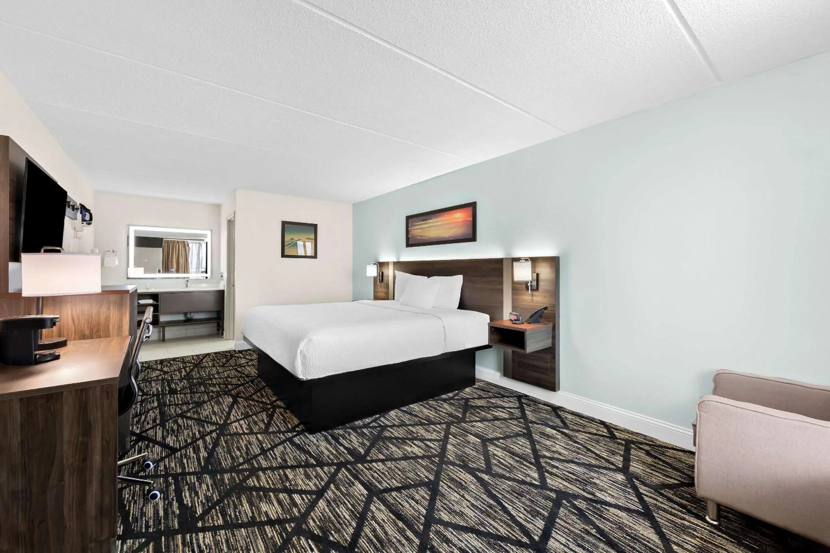 Bedroom, Bed in Days Inn & Suites by Wyndham Pigeon Forge