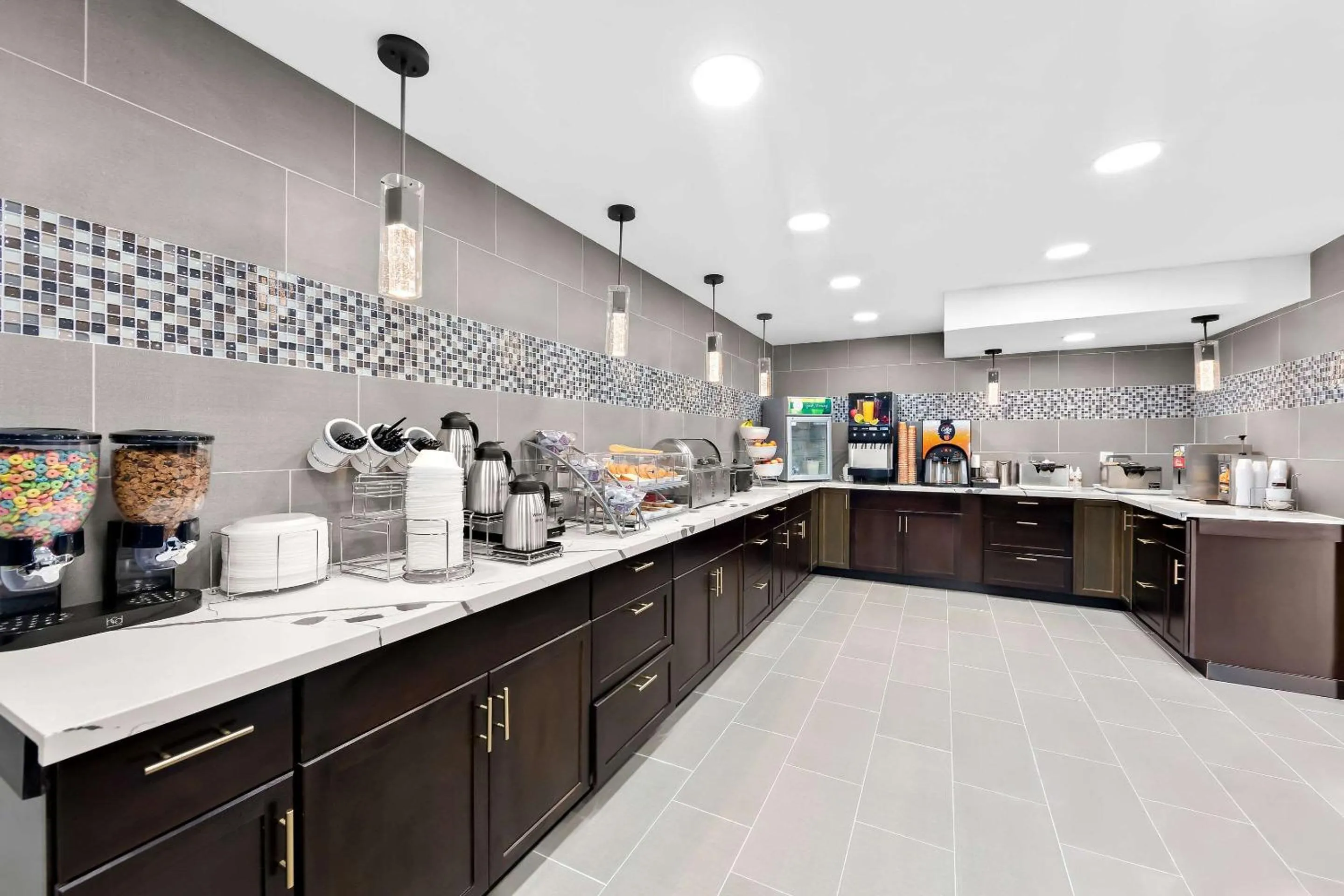 Breakfast in Days Inn & Suites by Wyndham Pigeon Forge