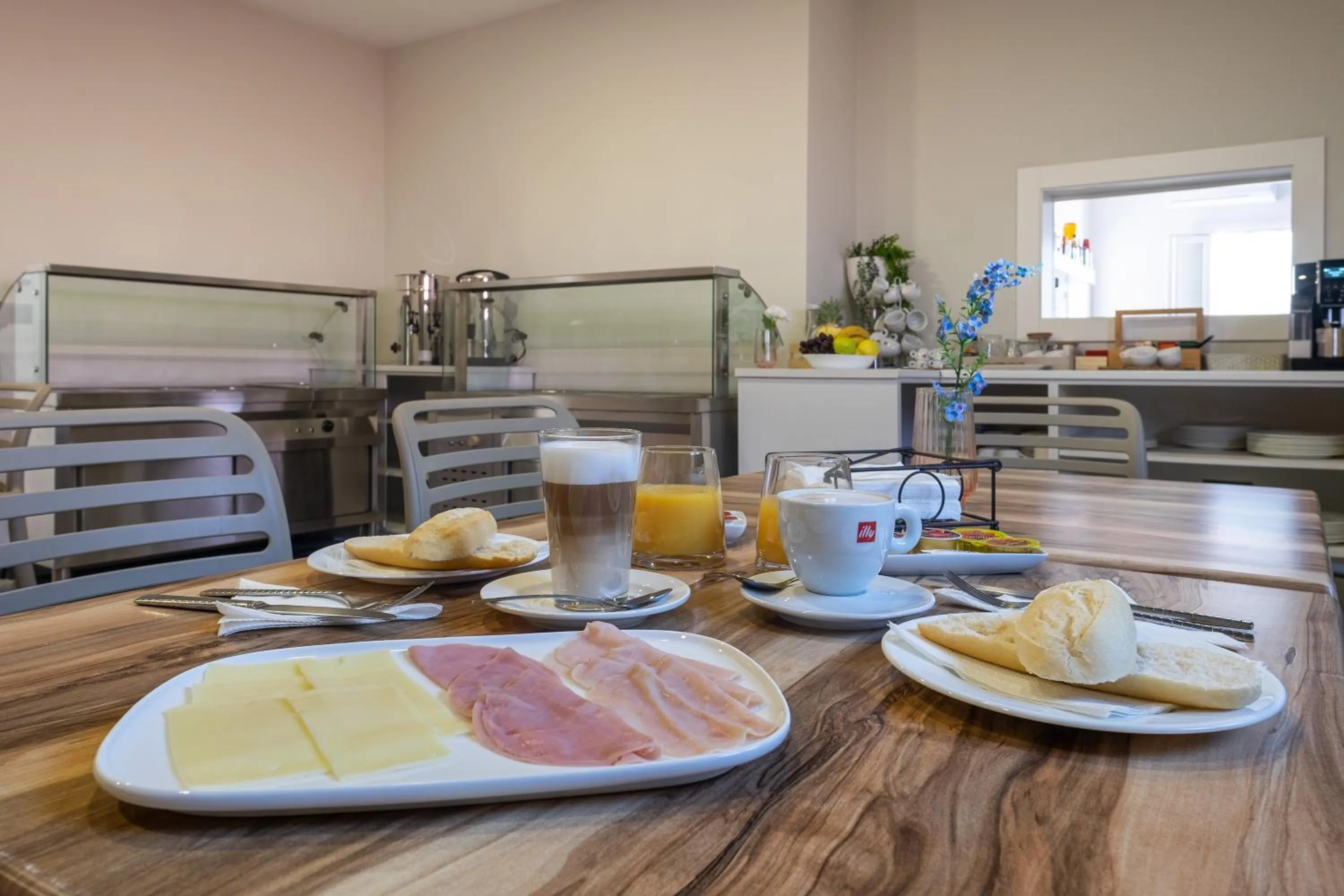 Dining area in DAOS Suites & Terrace Marbella