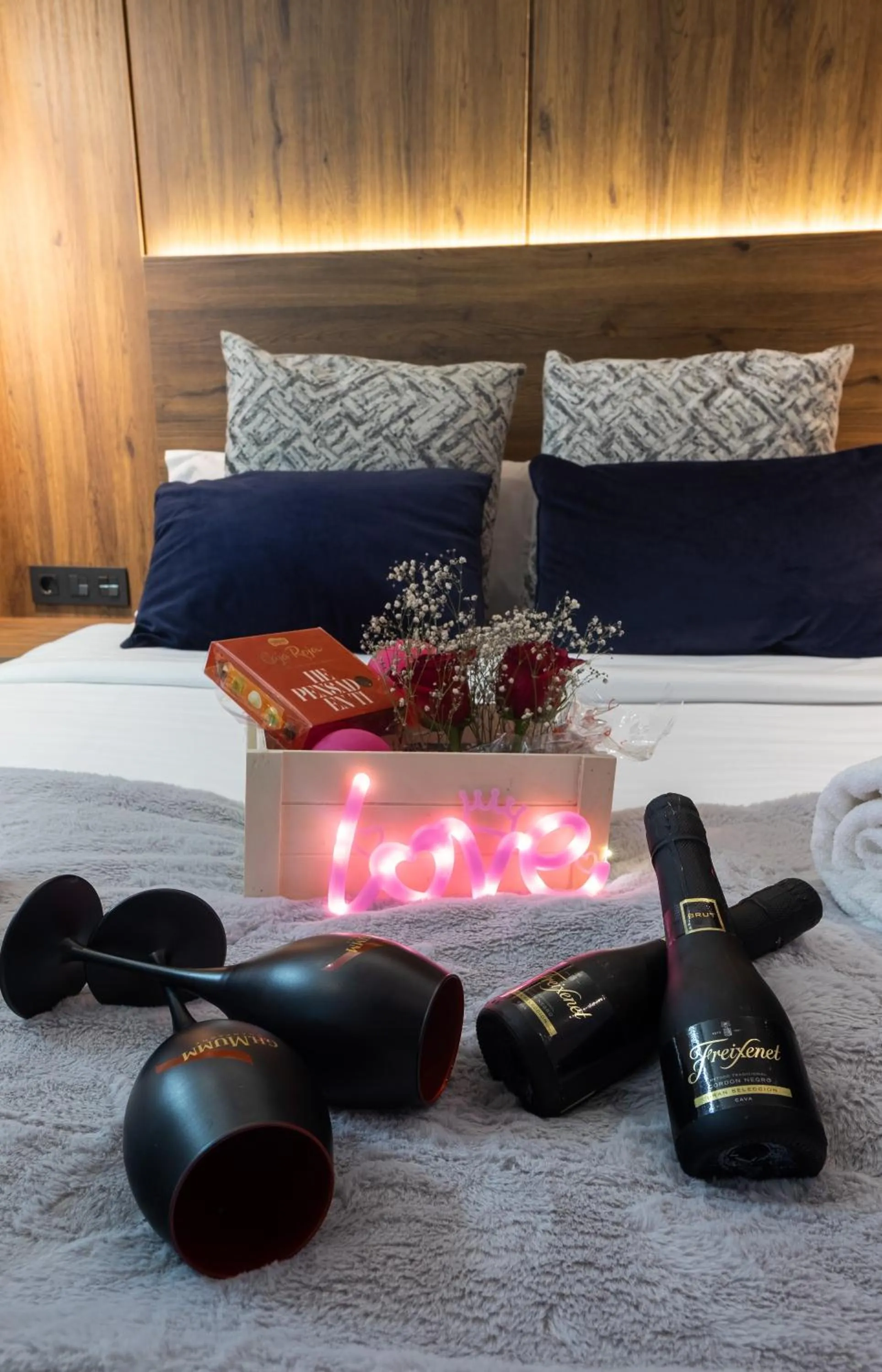 Bed in DAOS Suites & Terrace Marbella