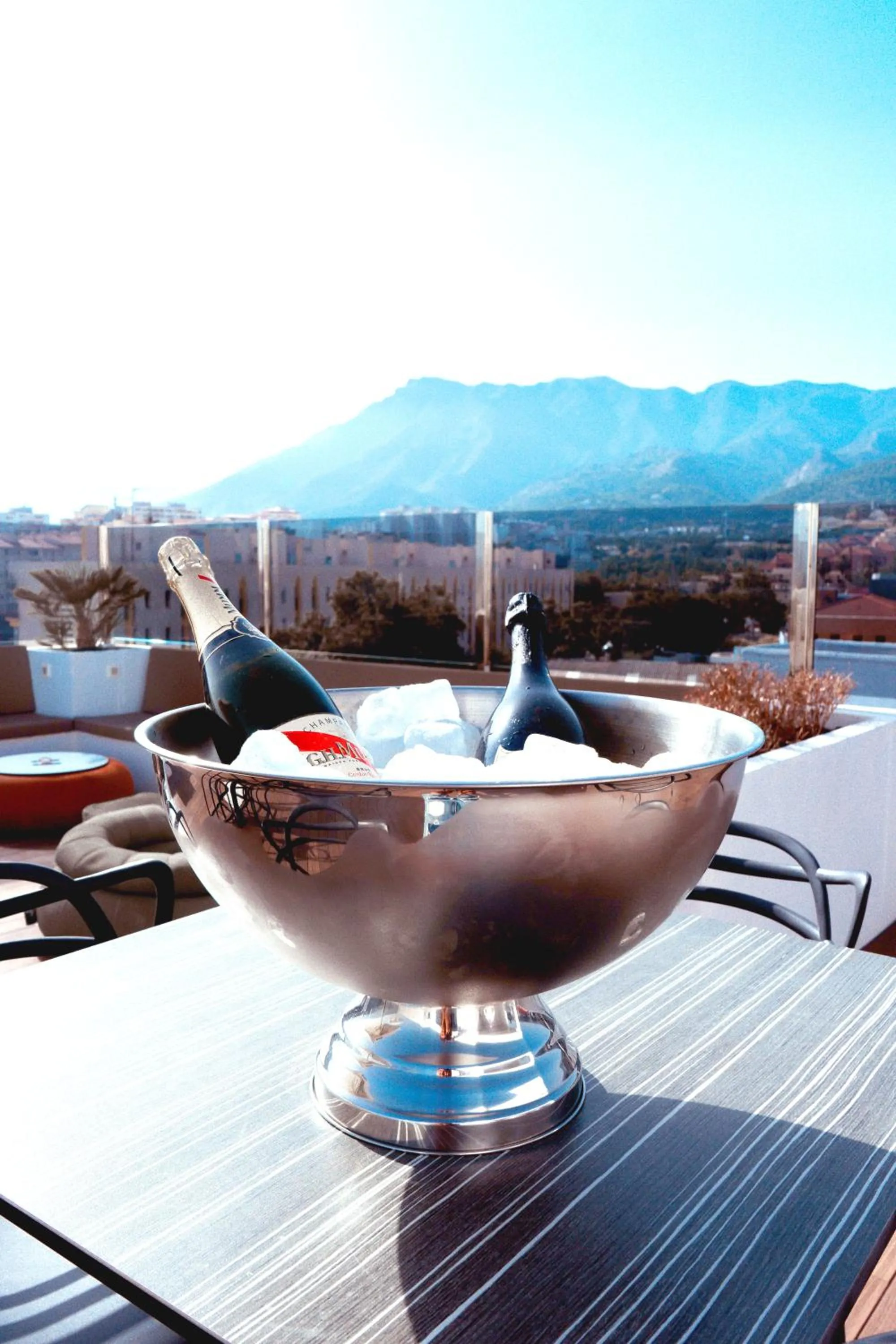 Food and drinks in DAOS Suites & Terrace Marbella
