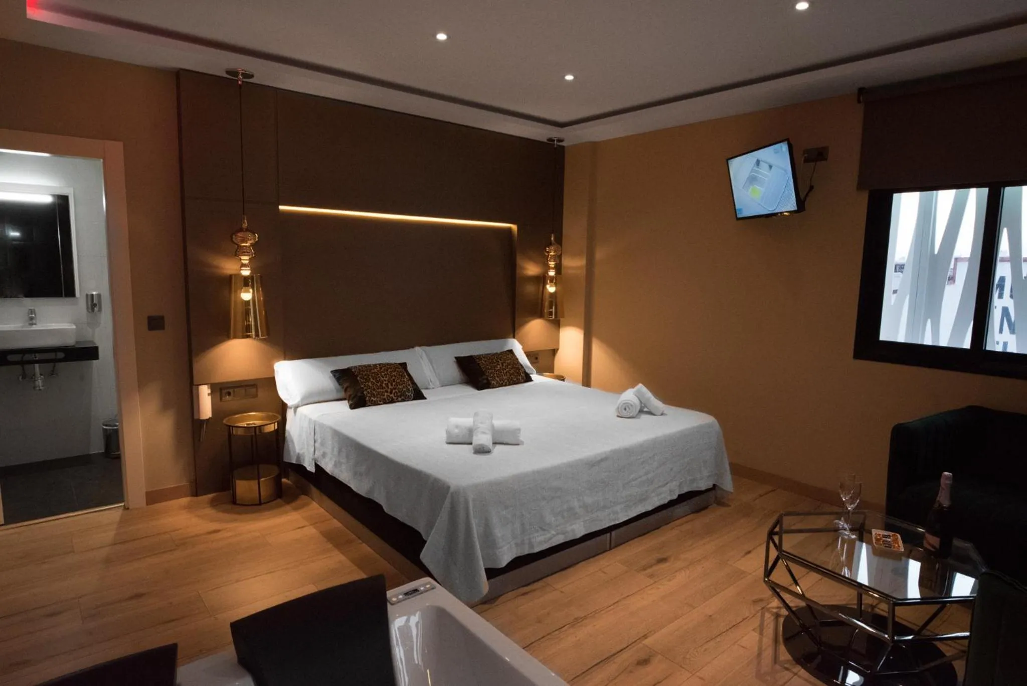 Bed in DAOS Suites & Terrace Marbella