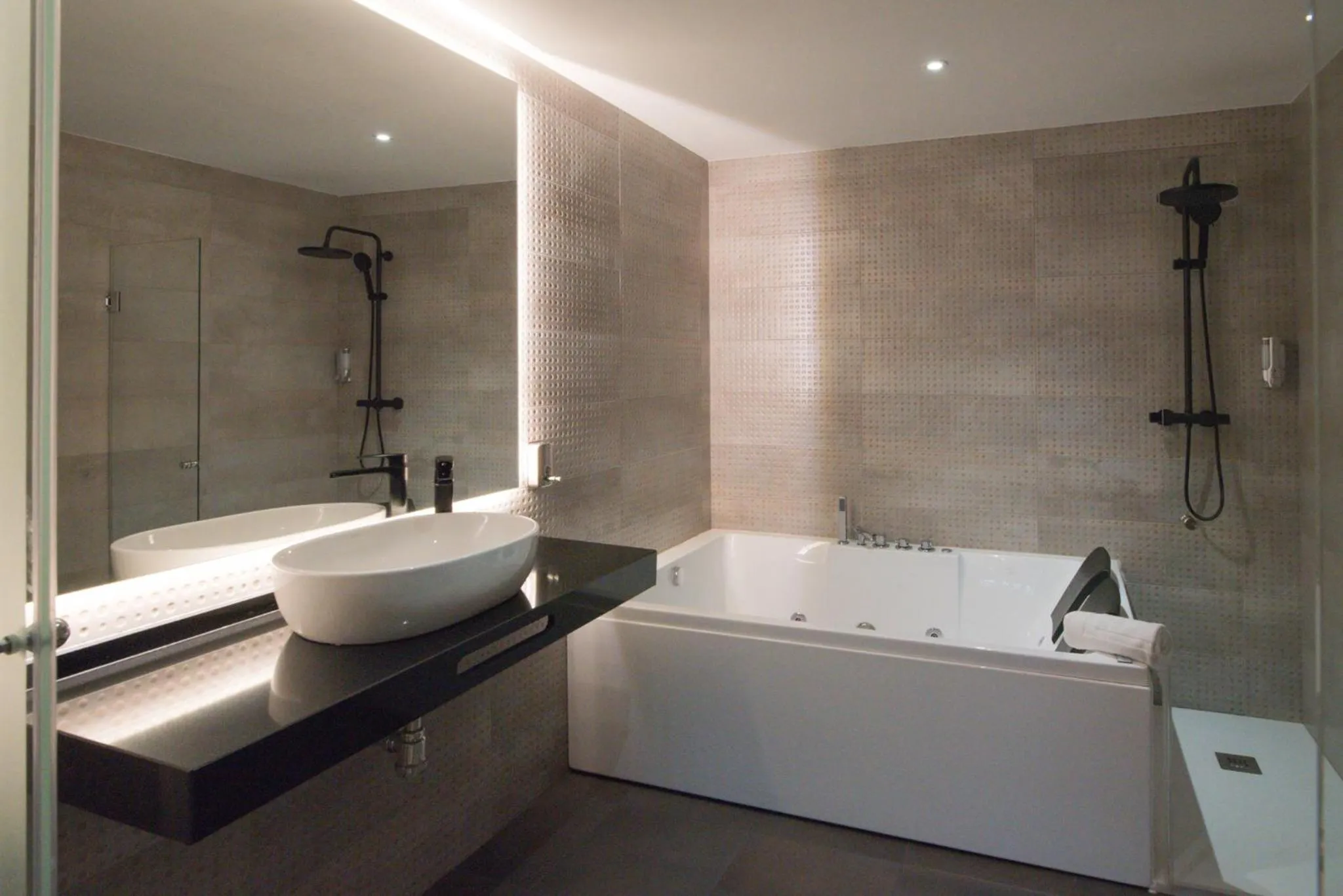 Toilet in DAOS Suites & Terrace Marbella