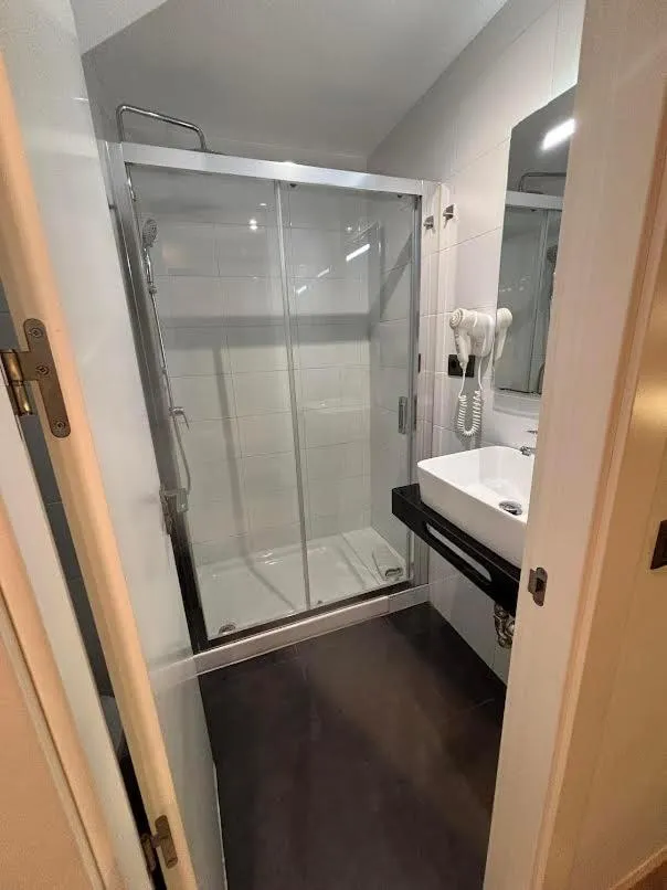 Shower in DAOS Suites & Terrace Marbella