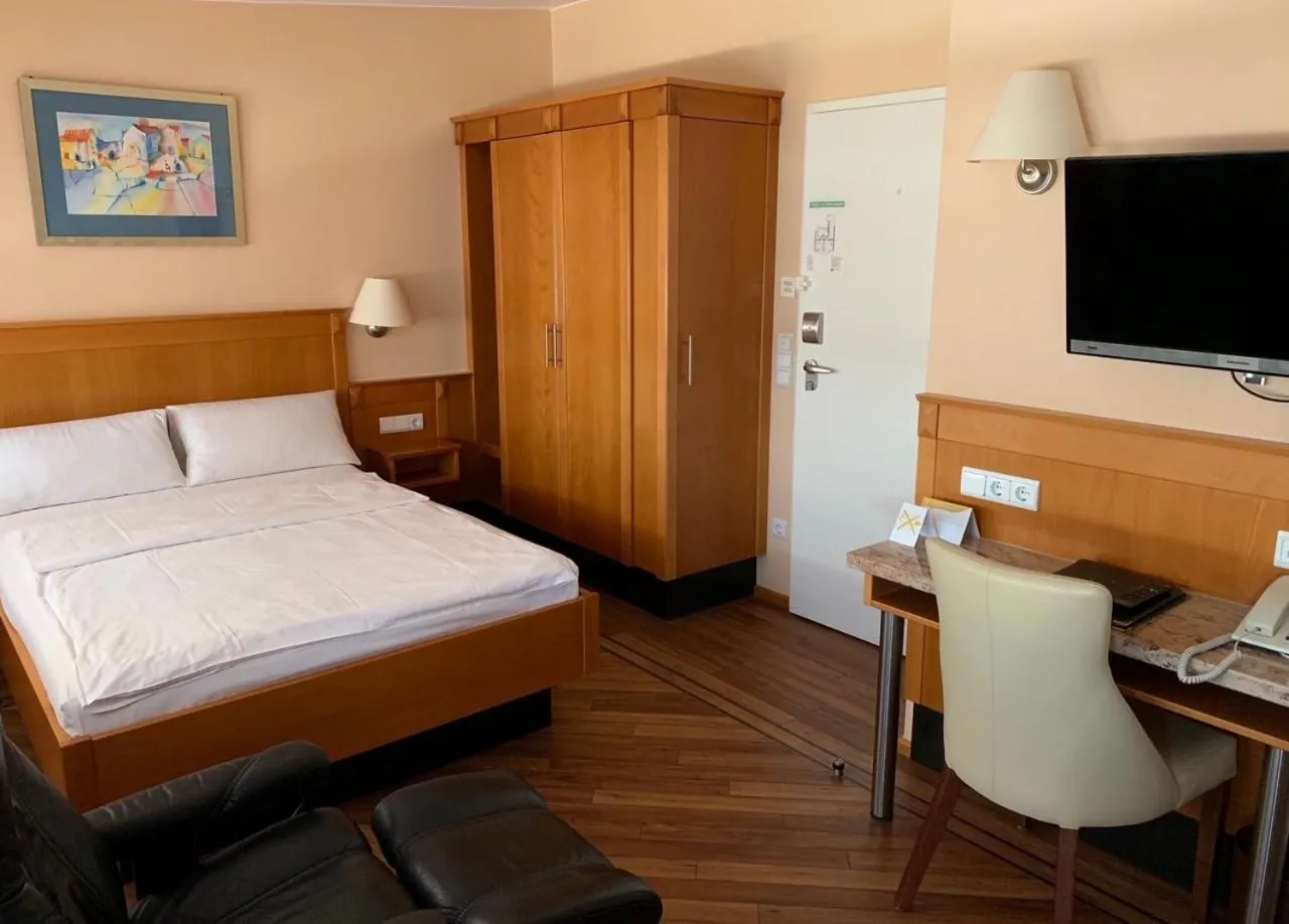 Bed in The KRAL - Business Hotel & Serviced Apartments