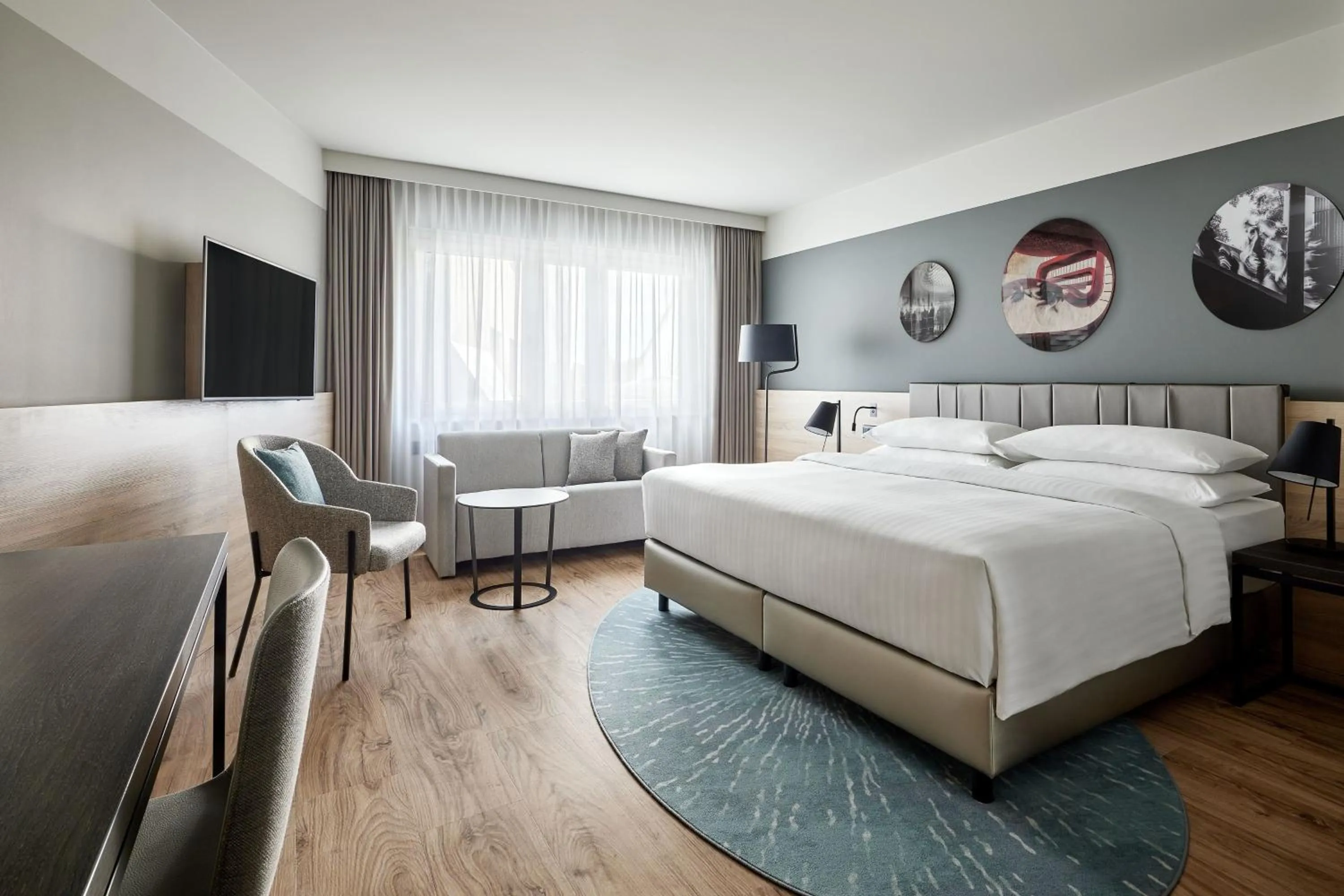 Photo of the whole room, Bed in Basel Marriott Hotel