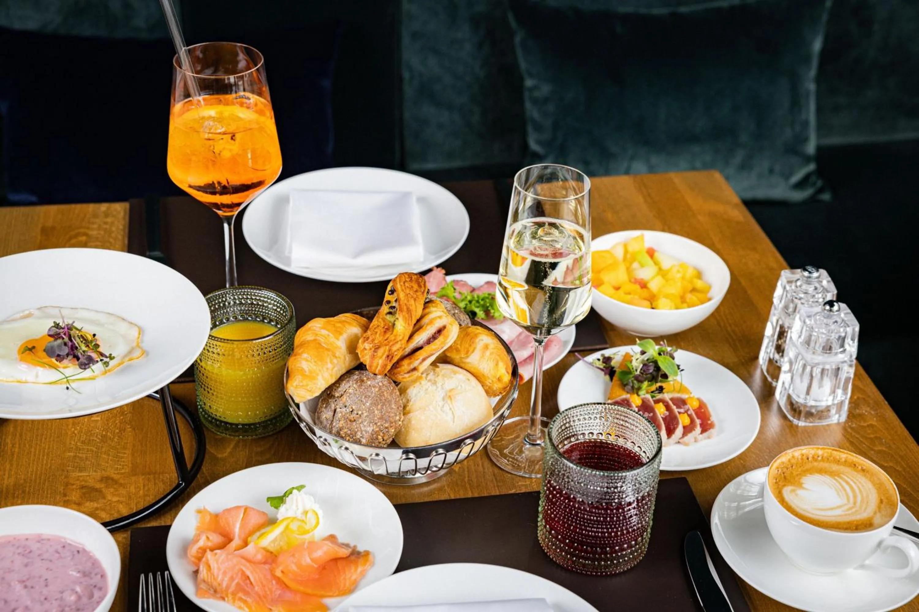 Restaurant/places to eat in Basel Marriott Hotel