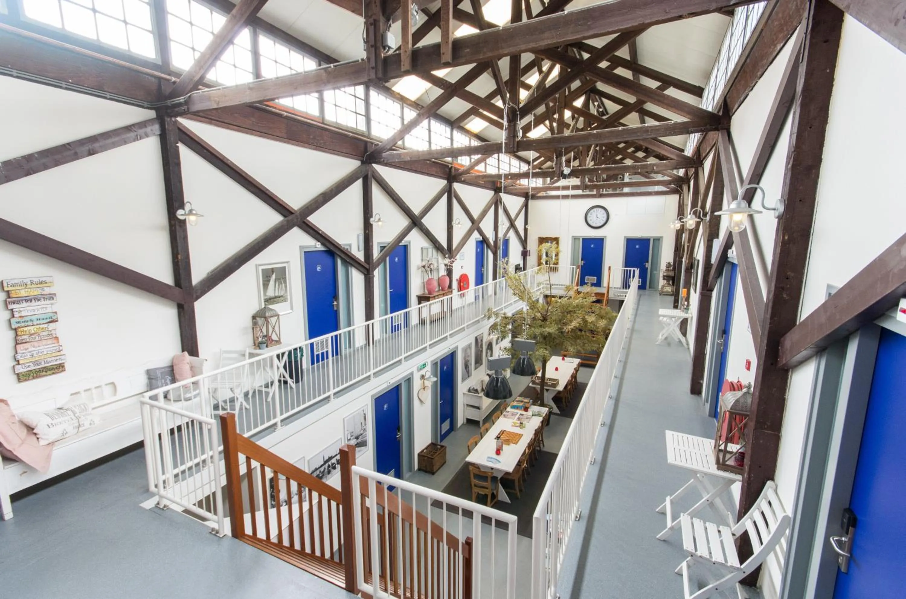 Communal lounge/ TV room in Kings Inn City Hostel