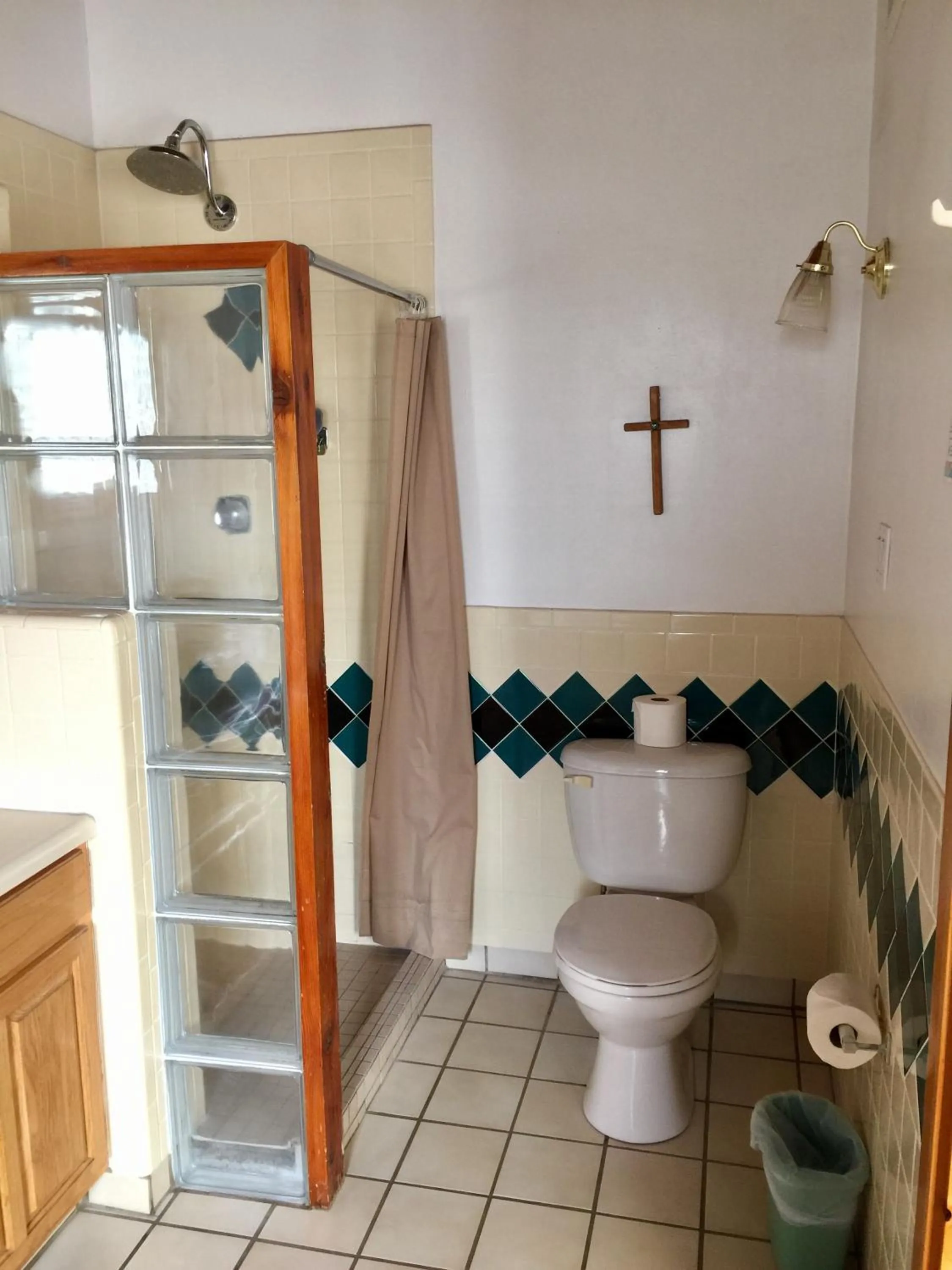 Shower in Guadalupe Inn