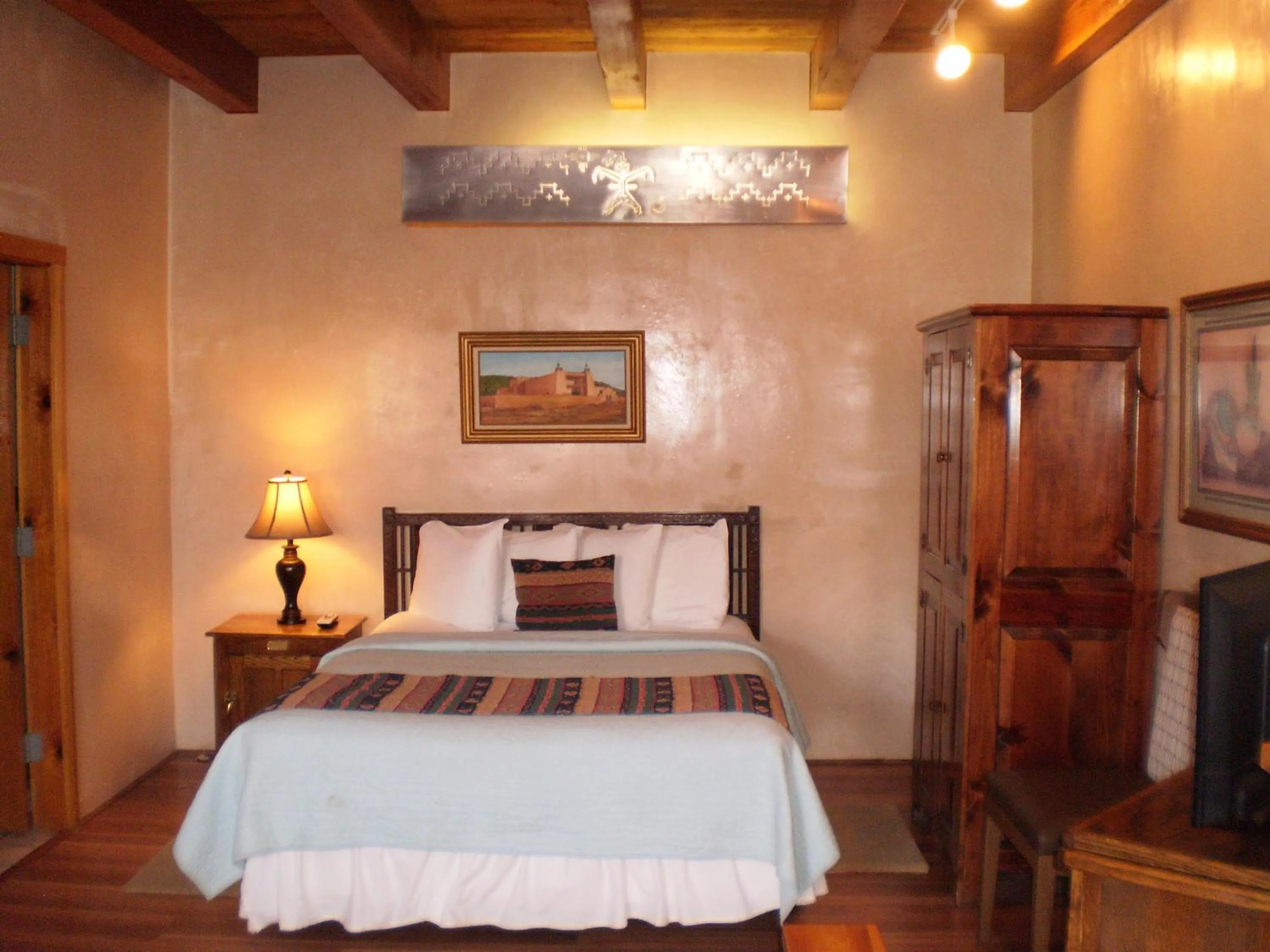 Photo of the whole room, Bed in Guadalupe Inn