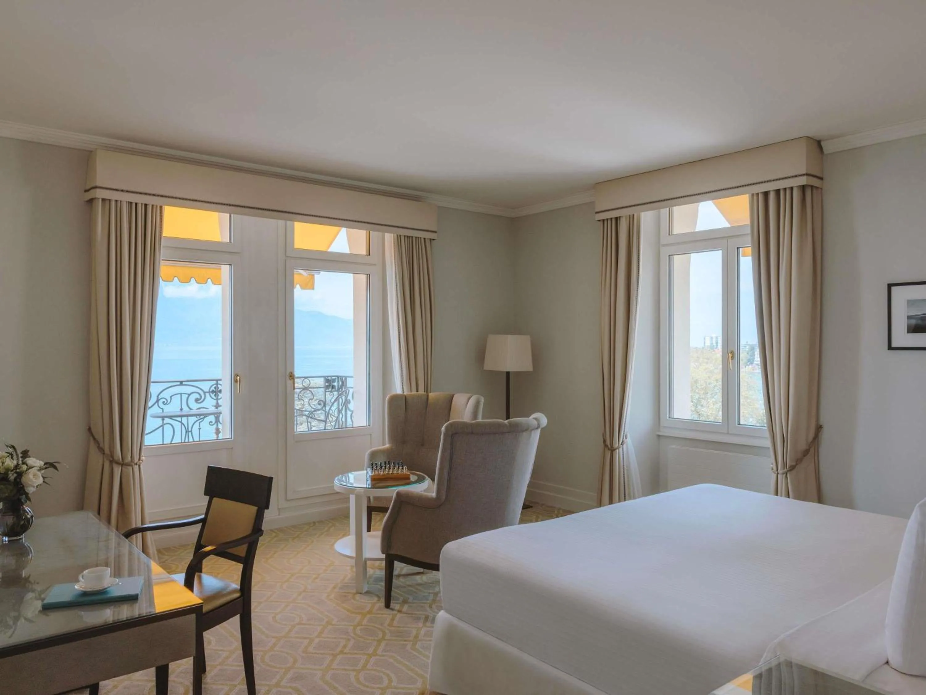 Bedroom, Bed in Fairmont Le Montreux Palace