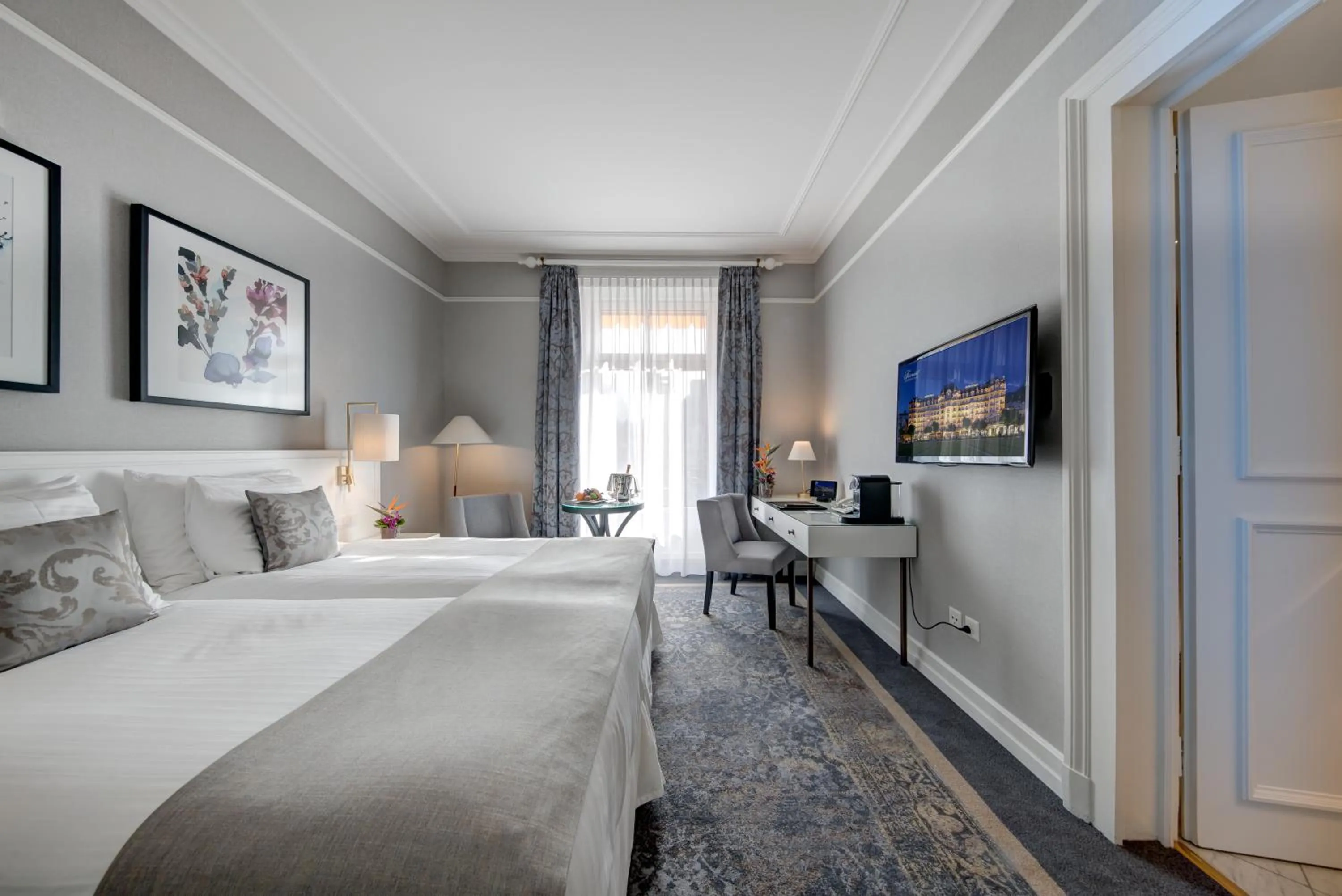 Bed in Fairmont Le Montreux Palace